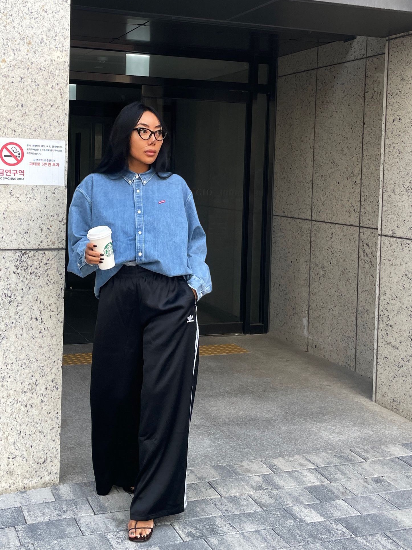 Supreme Small Box Shirt Denim - 23FW, (W) Adidas Adicolor Classic Wide Leg Pants Black - KR Sizing 착용 스타일 - 4