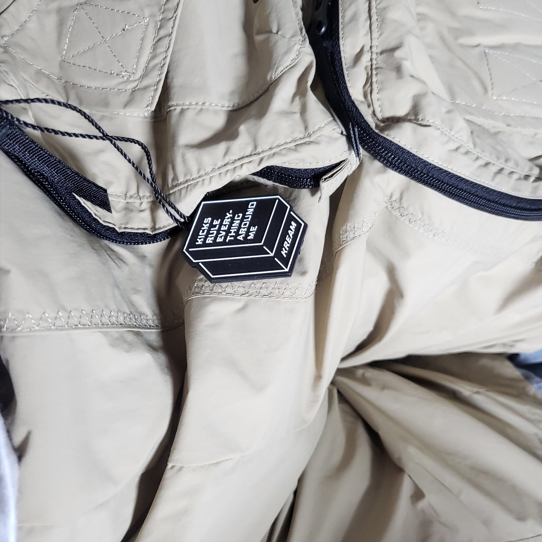 Nike NRG ISPA Convertible Pants Khaki Black Cool Grey 착용 스타일