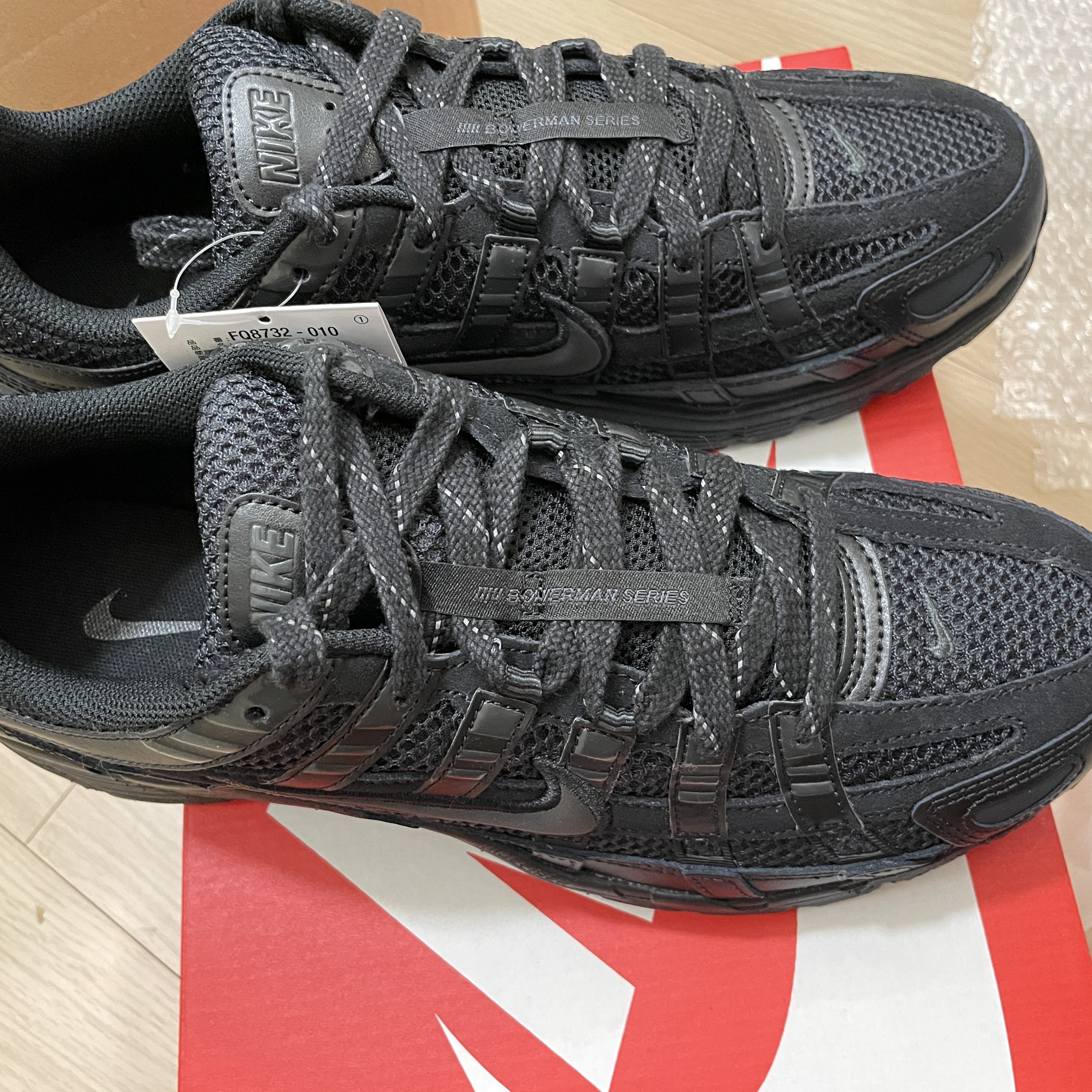 Nike P-6000 PRM Triple Black 착용 스타일