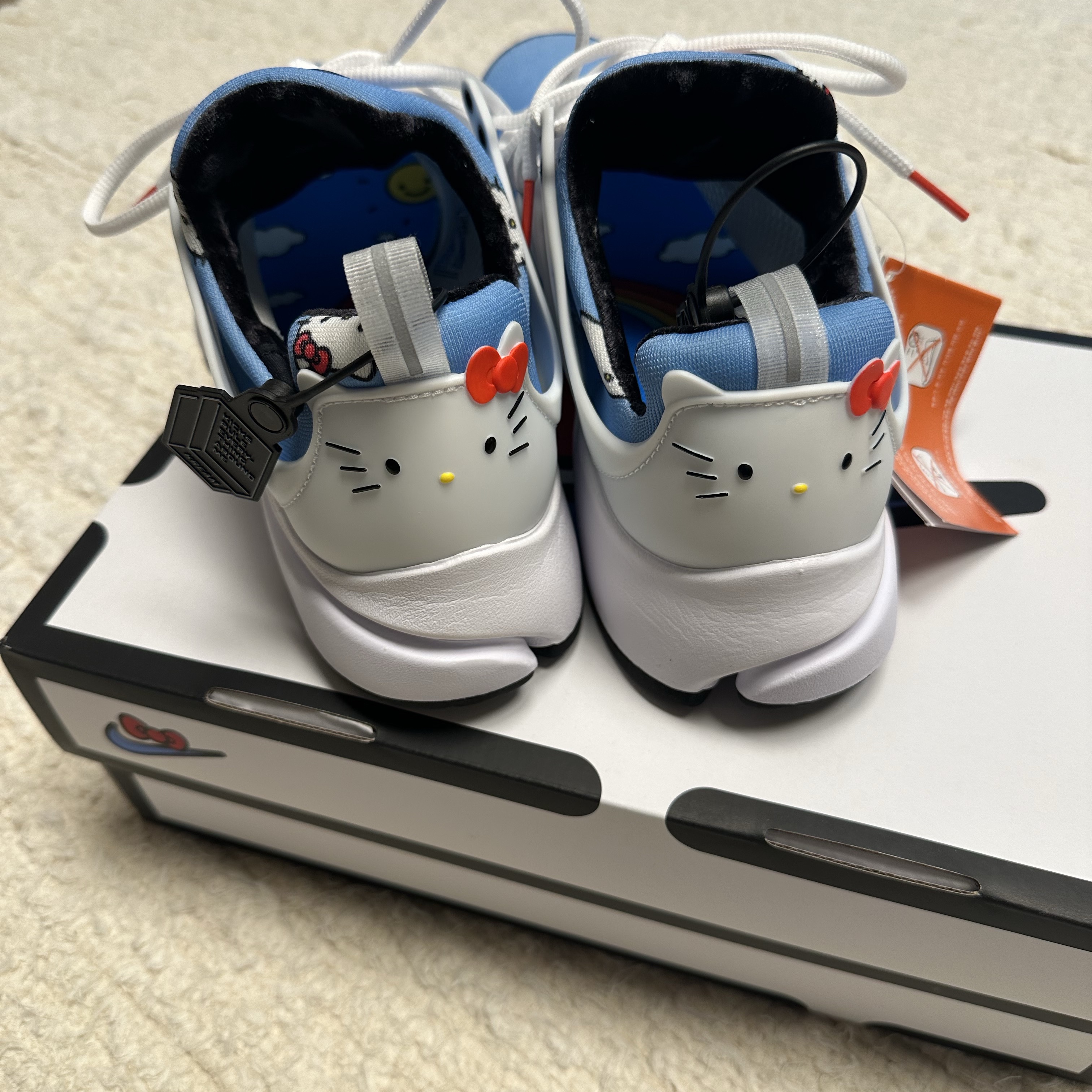 Nike x Hello Kitty Air Presto University Blue 착용 스타일 - 3