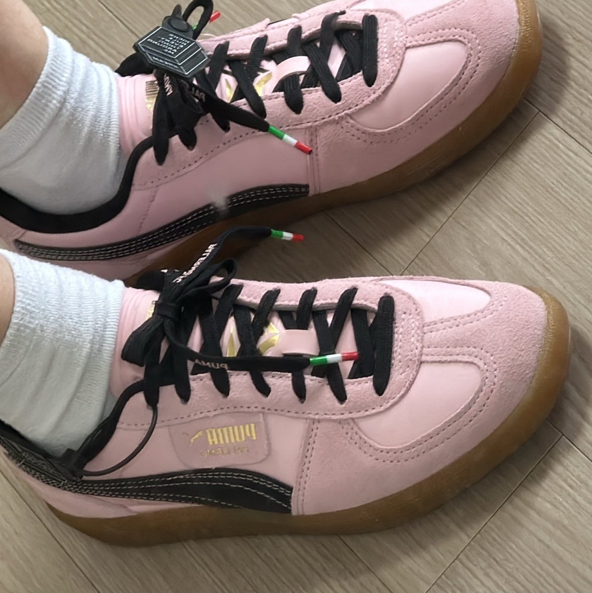 Puma x Palermo F.C. Sneakers Bright Pink Black 착용 스타일