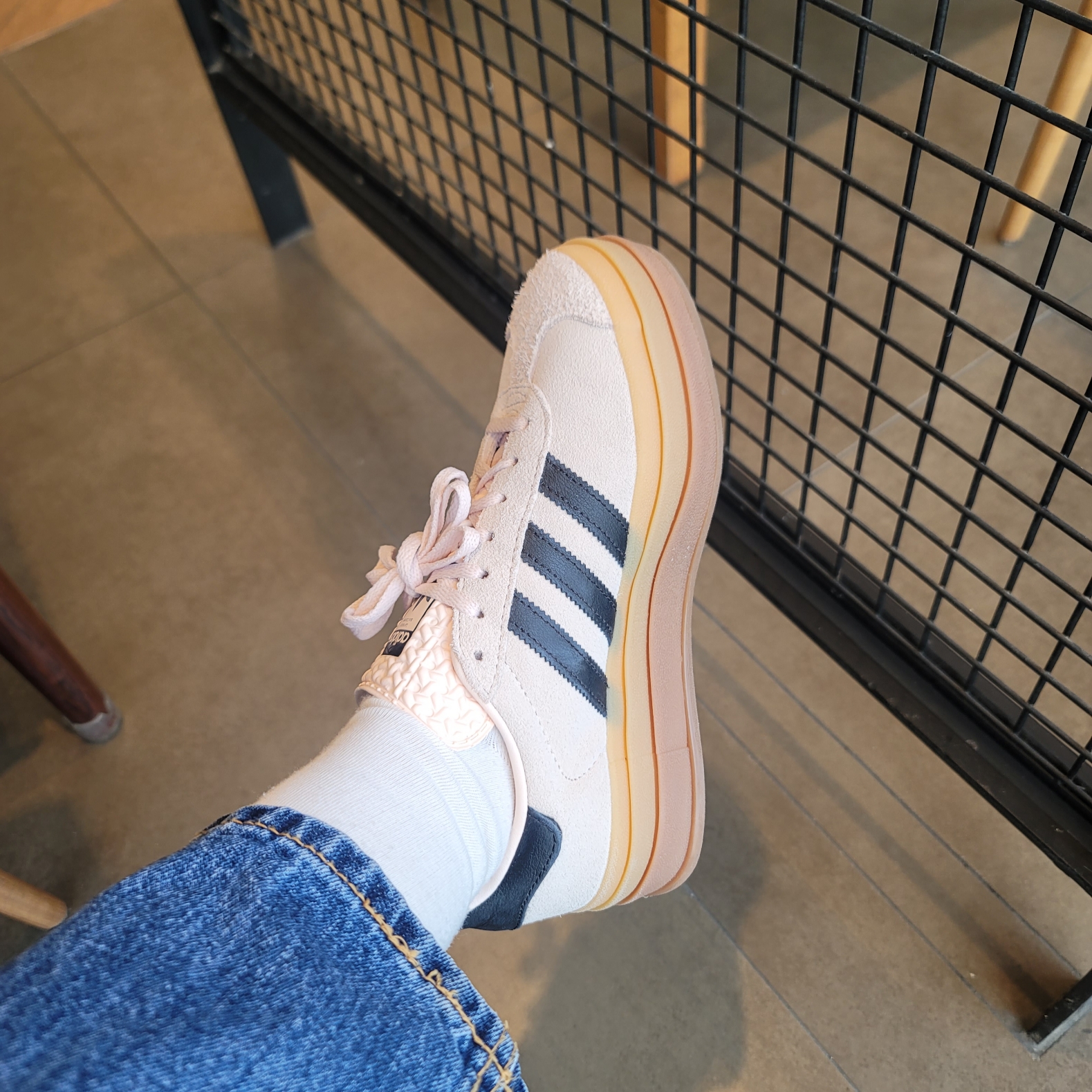 (W) Adidas Gazelle Bold Wonder Quartz Core Black 착용 스타일 - 1