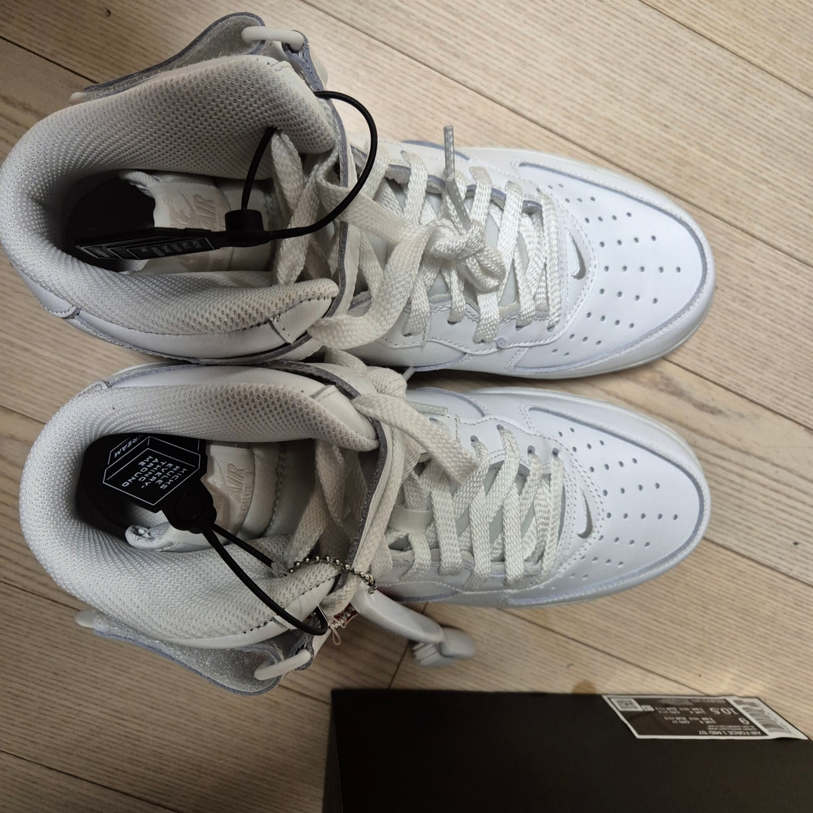 Nike Air Force 1 Mid '07 Color of the Month Summit White 착용 스타일 - 2