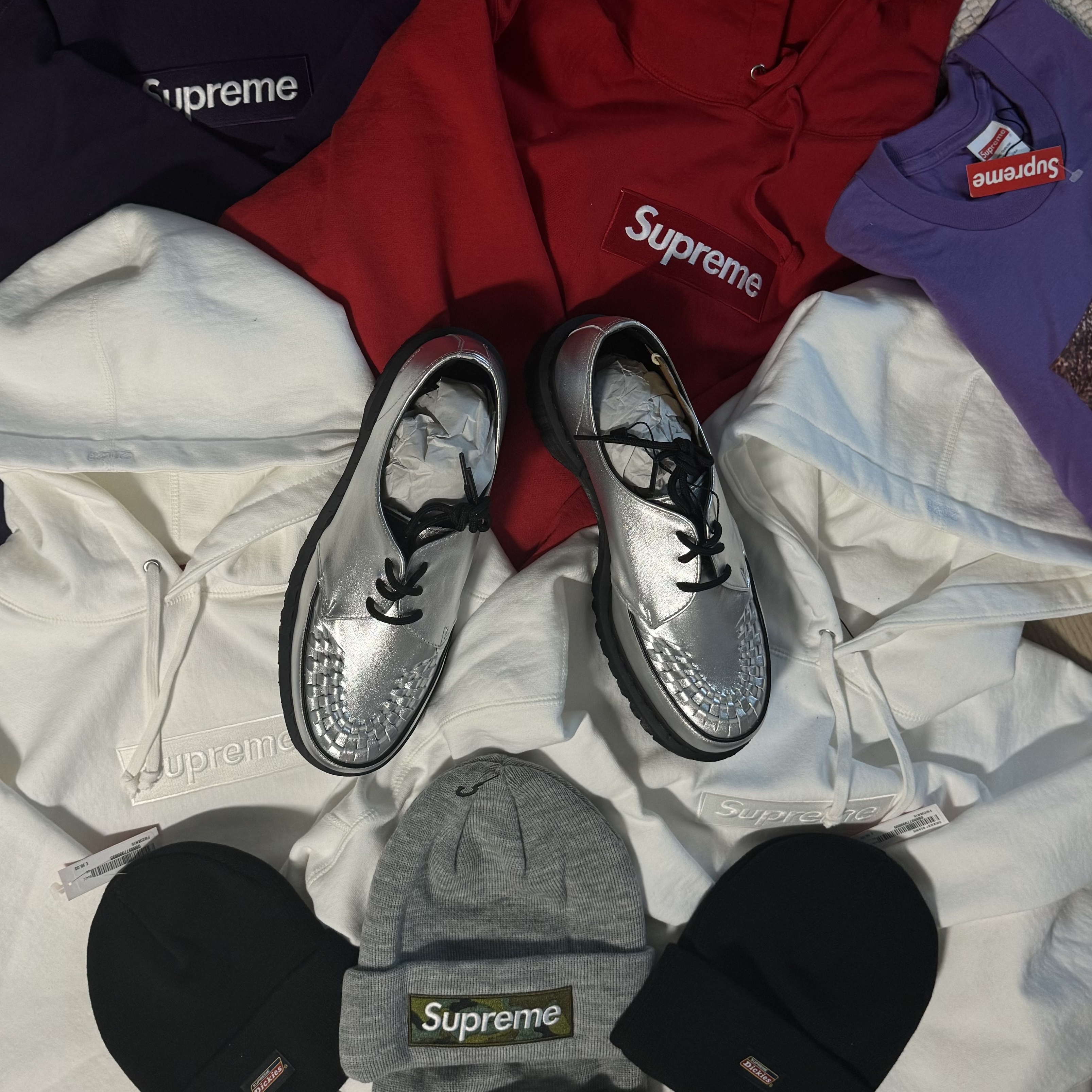 Supreme Box Logo Hooded Sweatshirt Dark Purple - 23FW, Supreme x Dickies Beanie Black - 23FW 착용 스타일 - 3