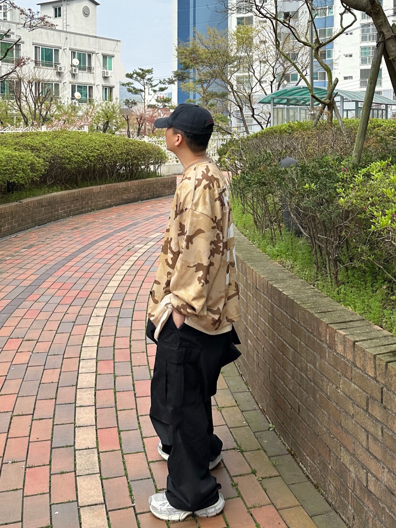 Balenciaga 3XL Sneakers Light Beige 착용 스타일