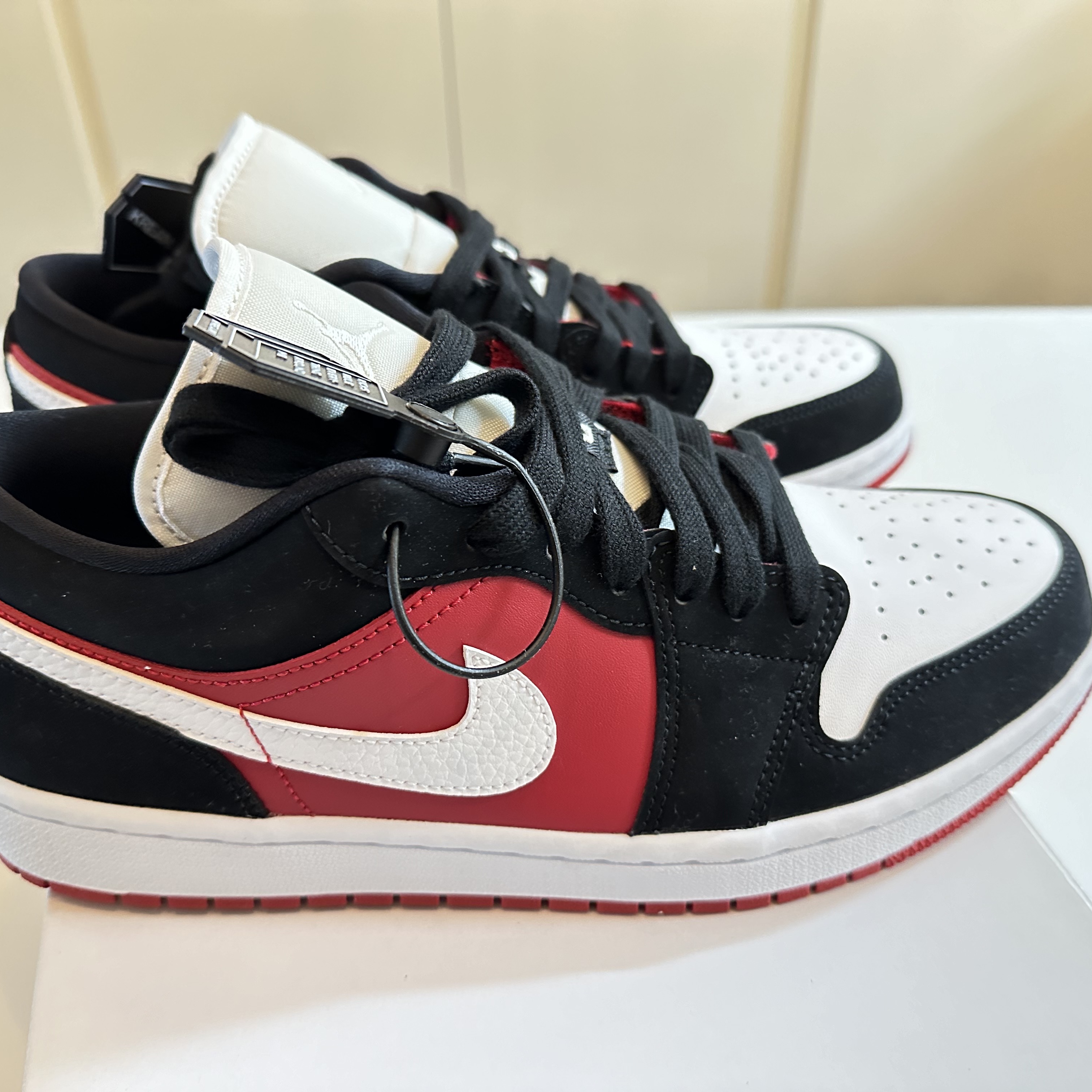 (W) Jordan 1 Low Gym Red Black White 착용 스타일 - 2
