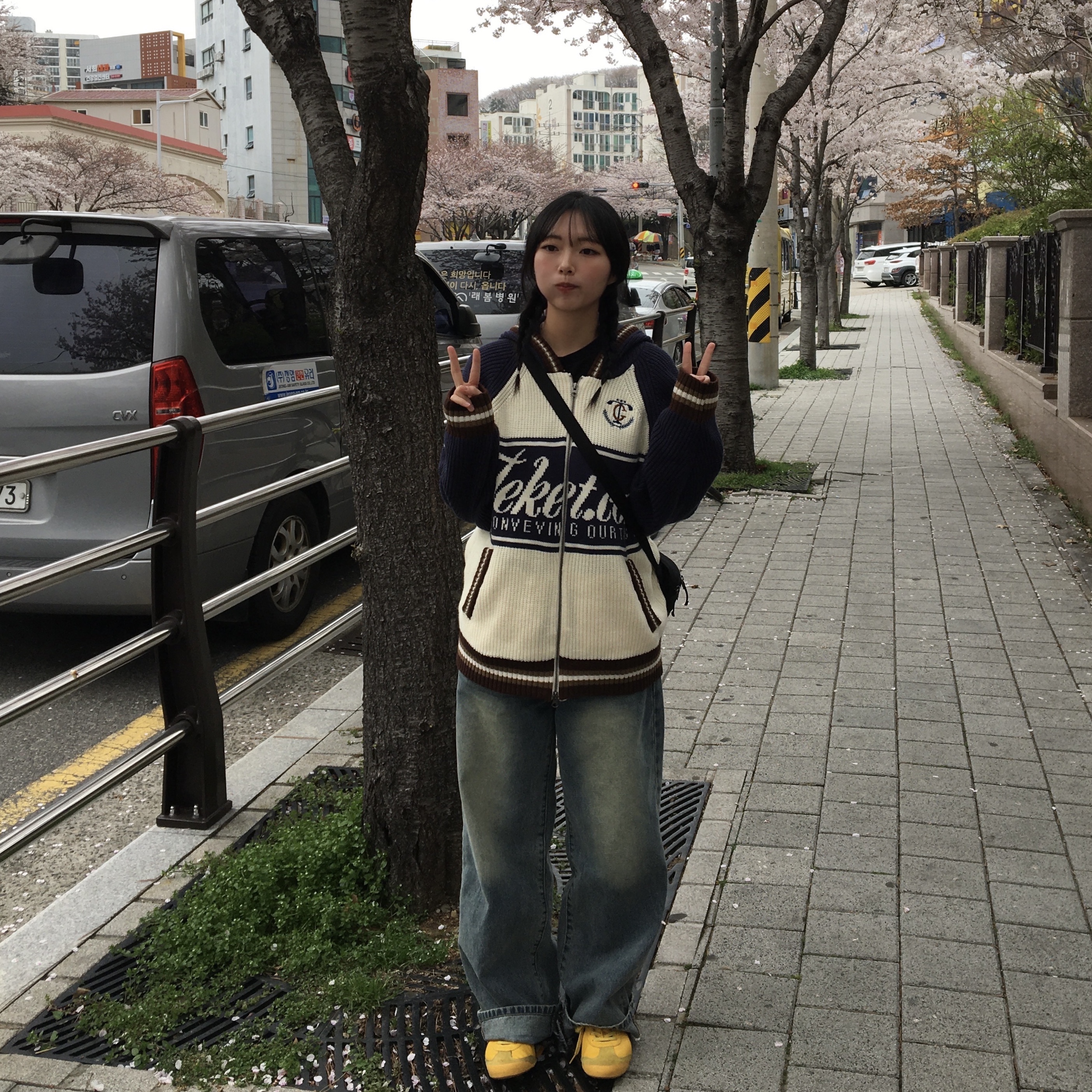 Onitsuka Tiger Mexico 66 Yellow Black, Arc'teryx Mantis 1 Waistpack Black 착용 스타일 - 2