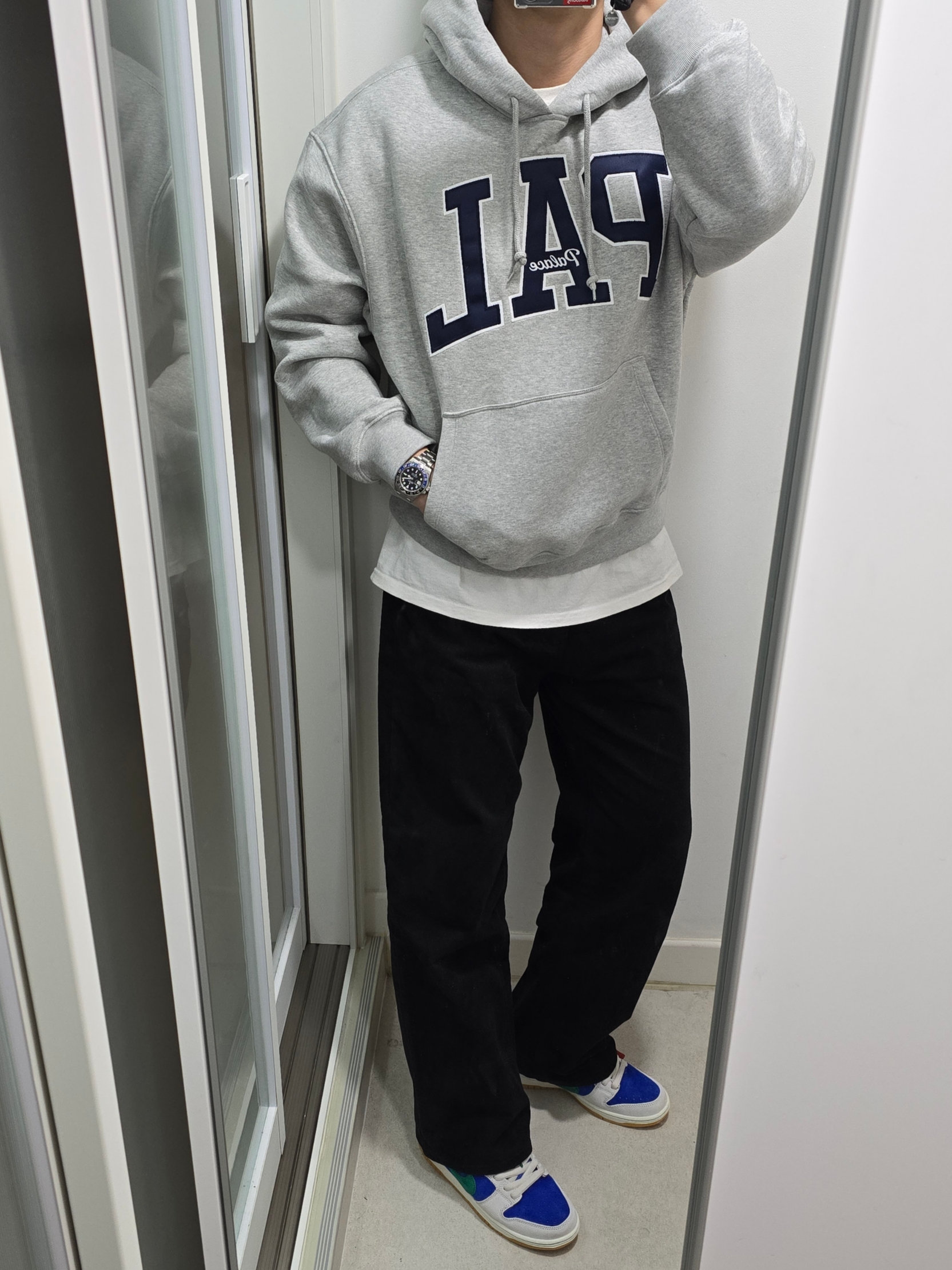 Nike SB Dunk Low Pro Phantom and Hyper Royal, Palace x Gap Hood Grey - 24SS 착용 스타일 - 1