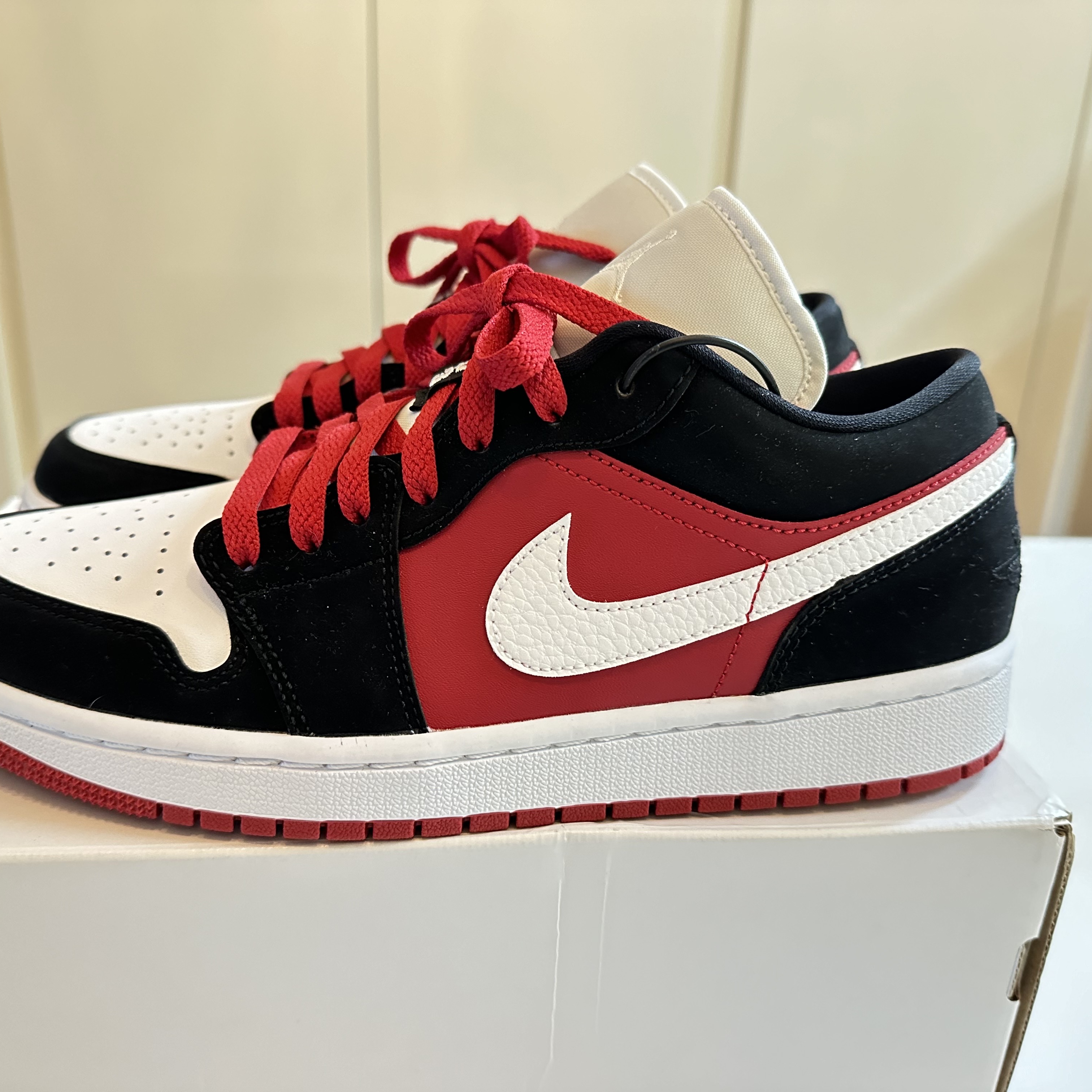 (W) Jordan 1 Low Gym Red Black White 착용 스타일 - 4