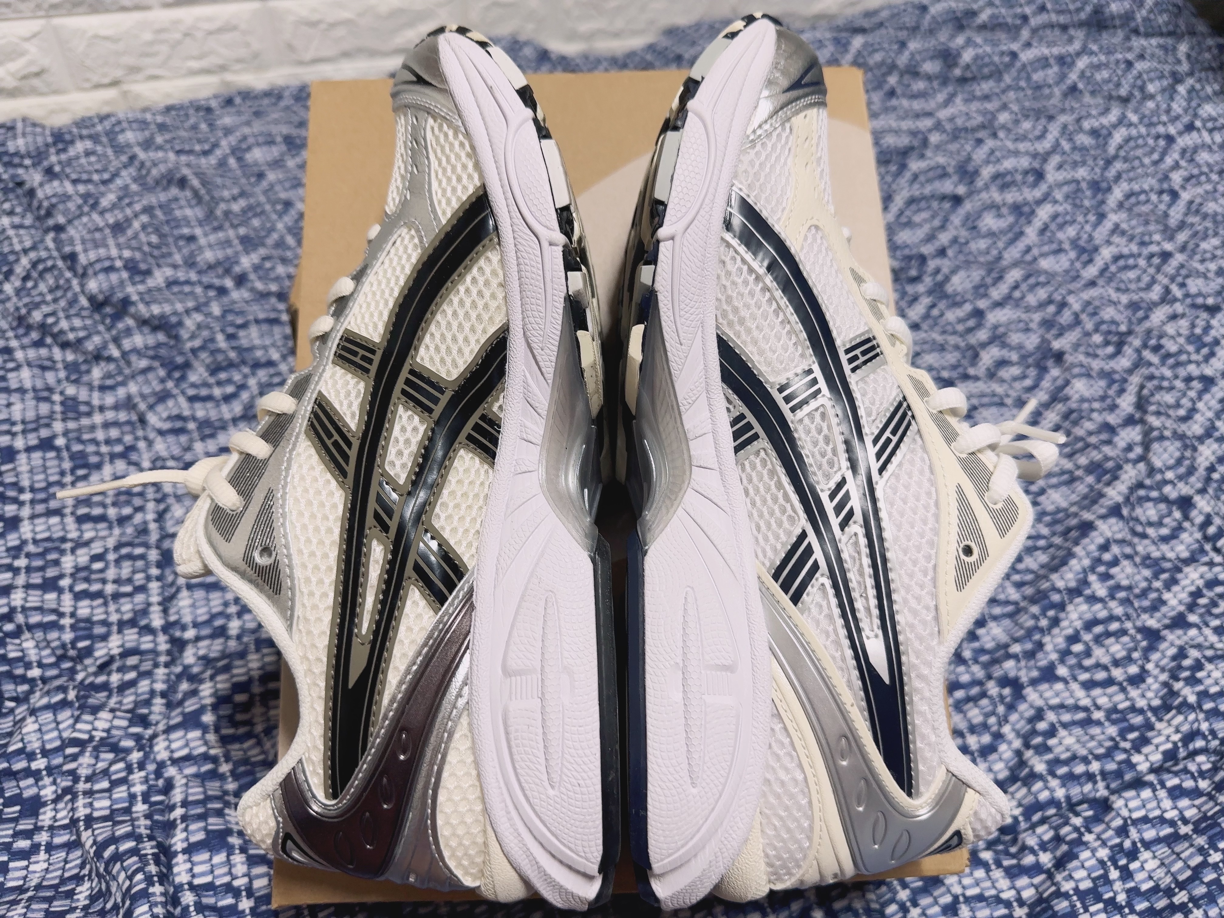 Asics Gel-Kayano 14 Cream Black, (W) Asics Gel-Kayano 14 White Midnight 착용 스타일 - 7