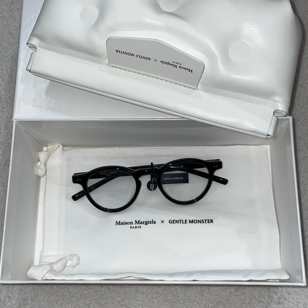 Gentle Monster x Maison Margiela MM116 Black Clear 착용 스타일 - 2