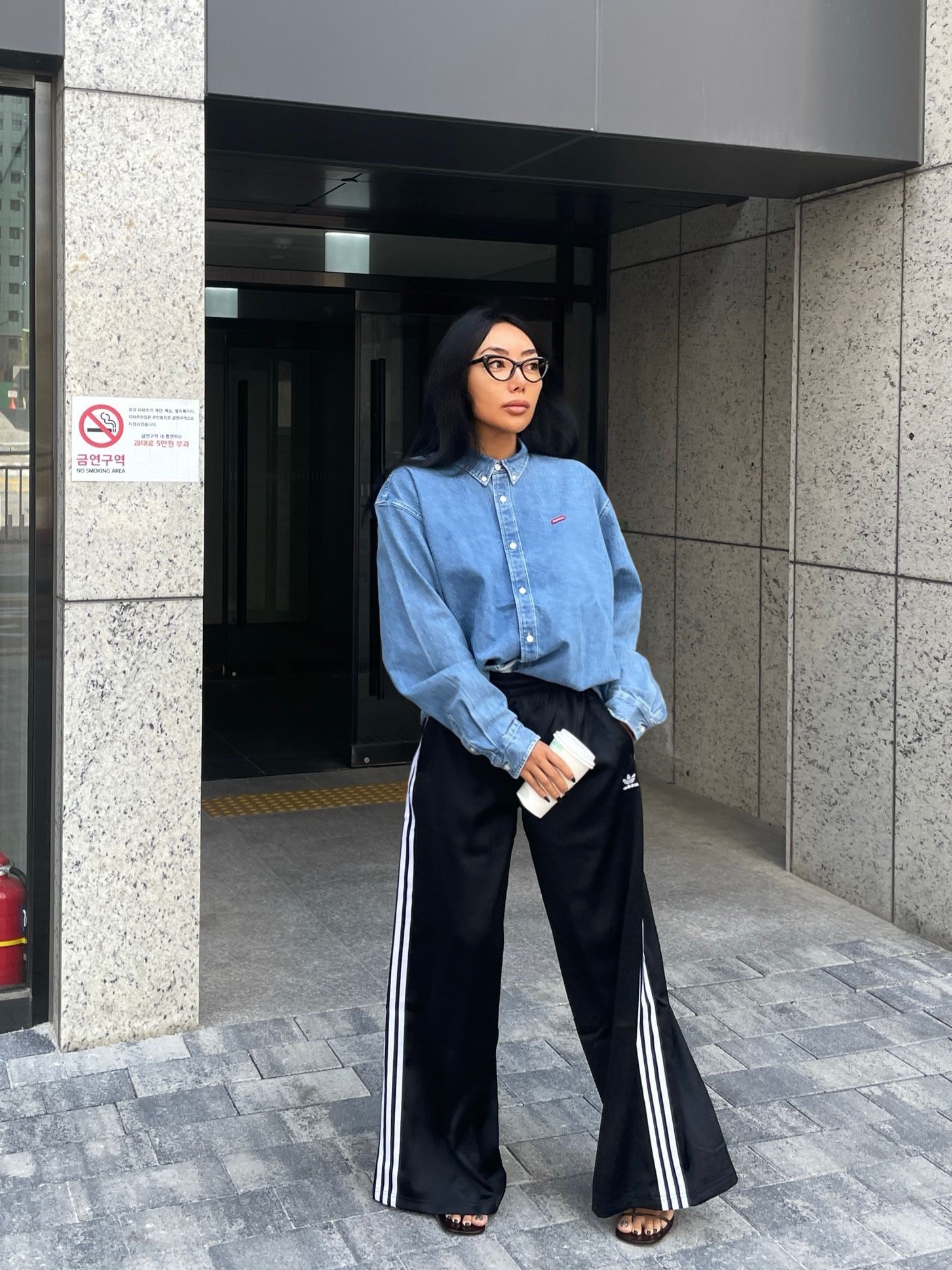 Supreme Small Box Shirt Denim - 23FW, (W) Adidas Adicolor Classic Wide Leg Pants Black - KR Sizing 착용 스타일 - 2