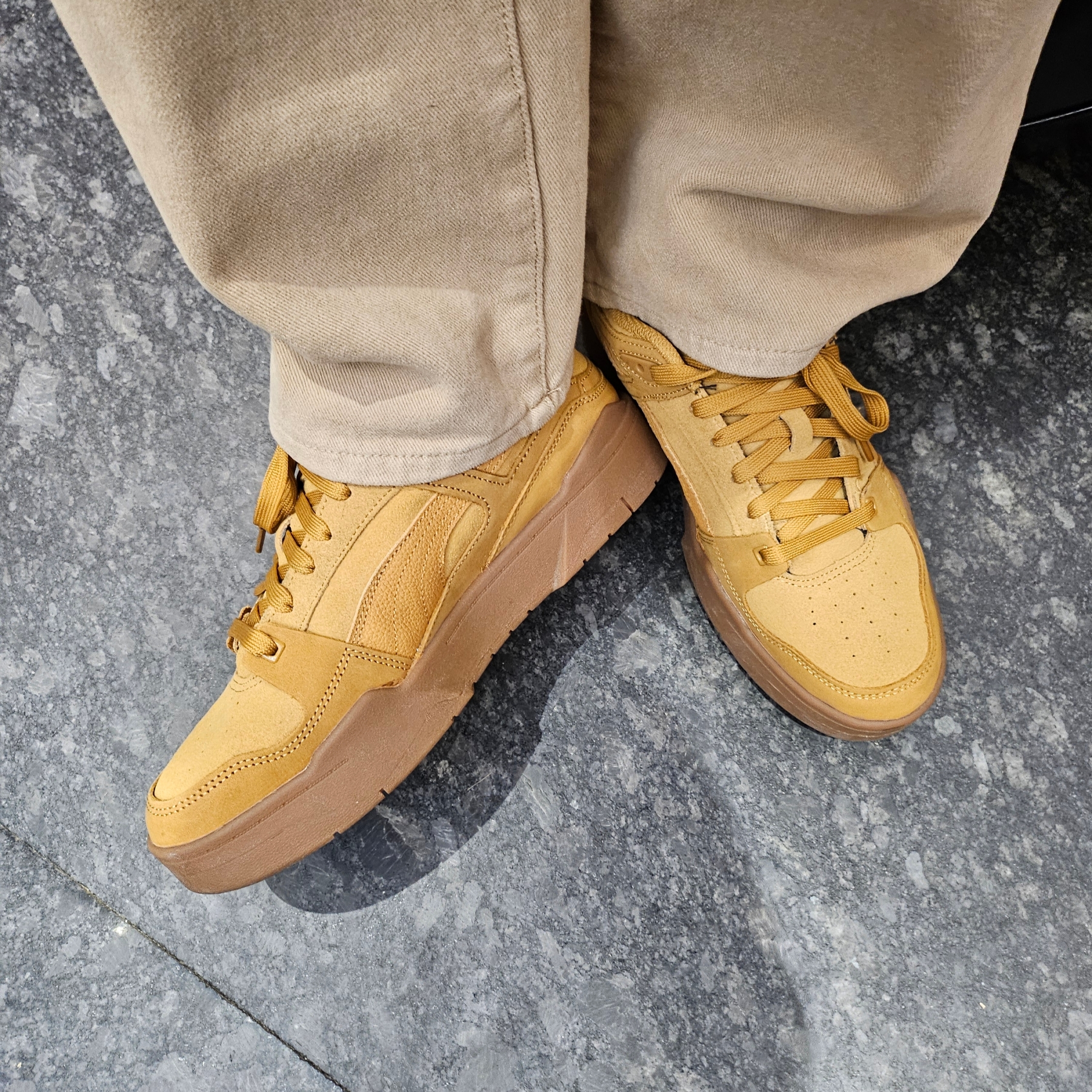 Puma Slipstream Suede Desert Tan Gum 착용 스타일