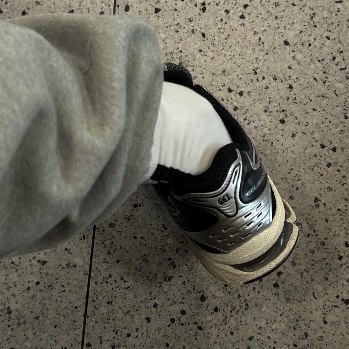 Asics Unlimited Gel-Kayano 14 Carrier Grey Black 착용 스타일 - 3