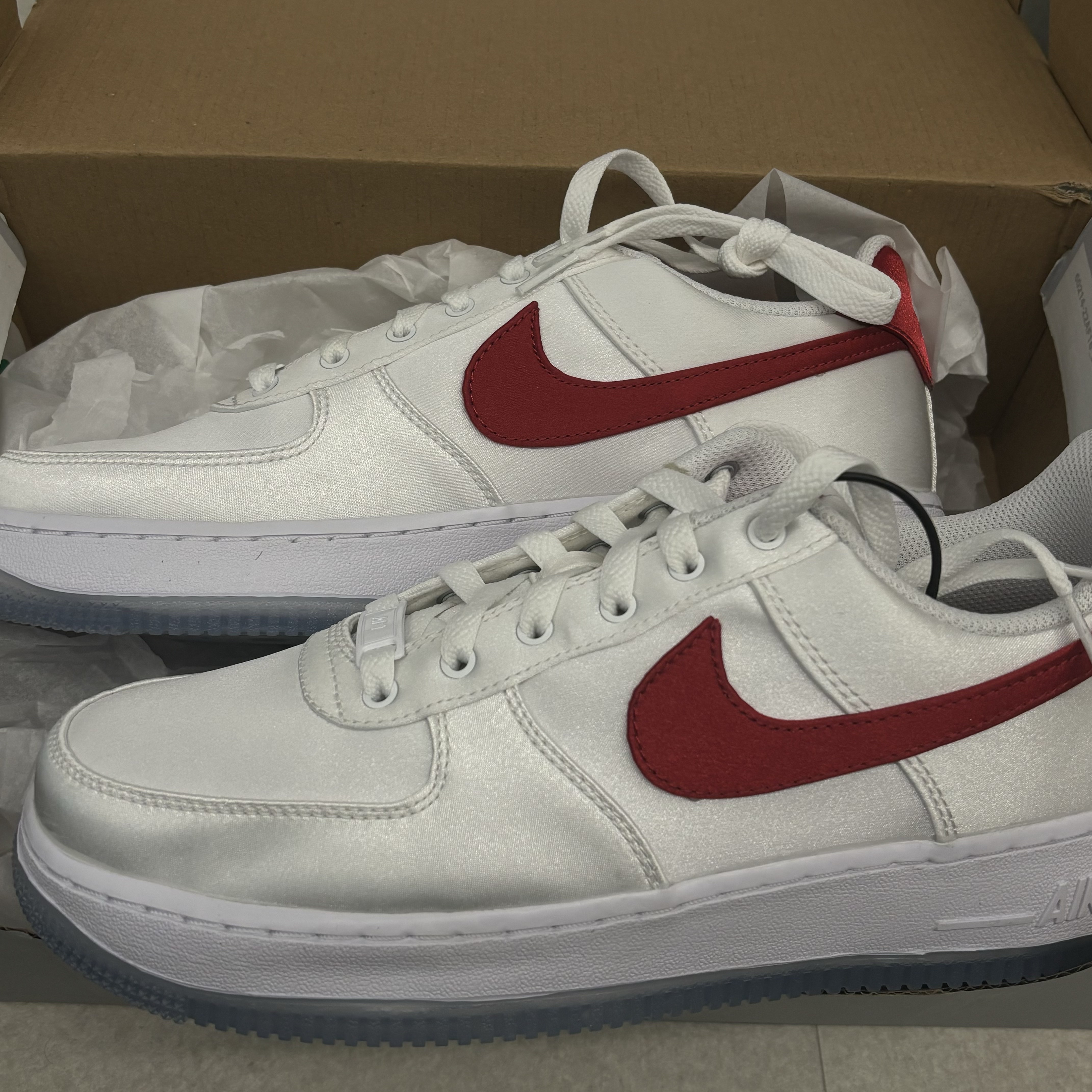 (W) Nike Air Force 1 '07 Essential White Varsity Red 착용 스타일 - 2