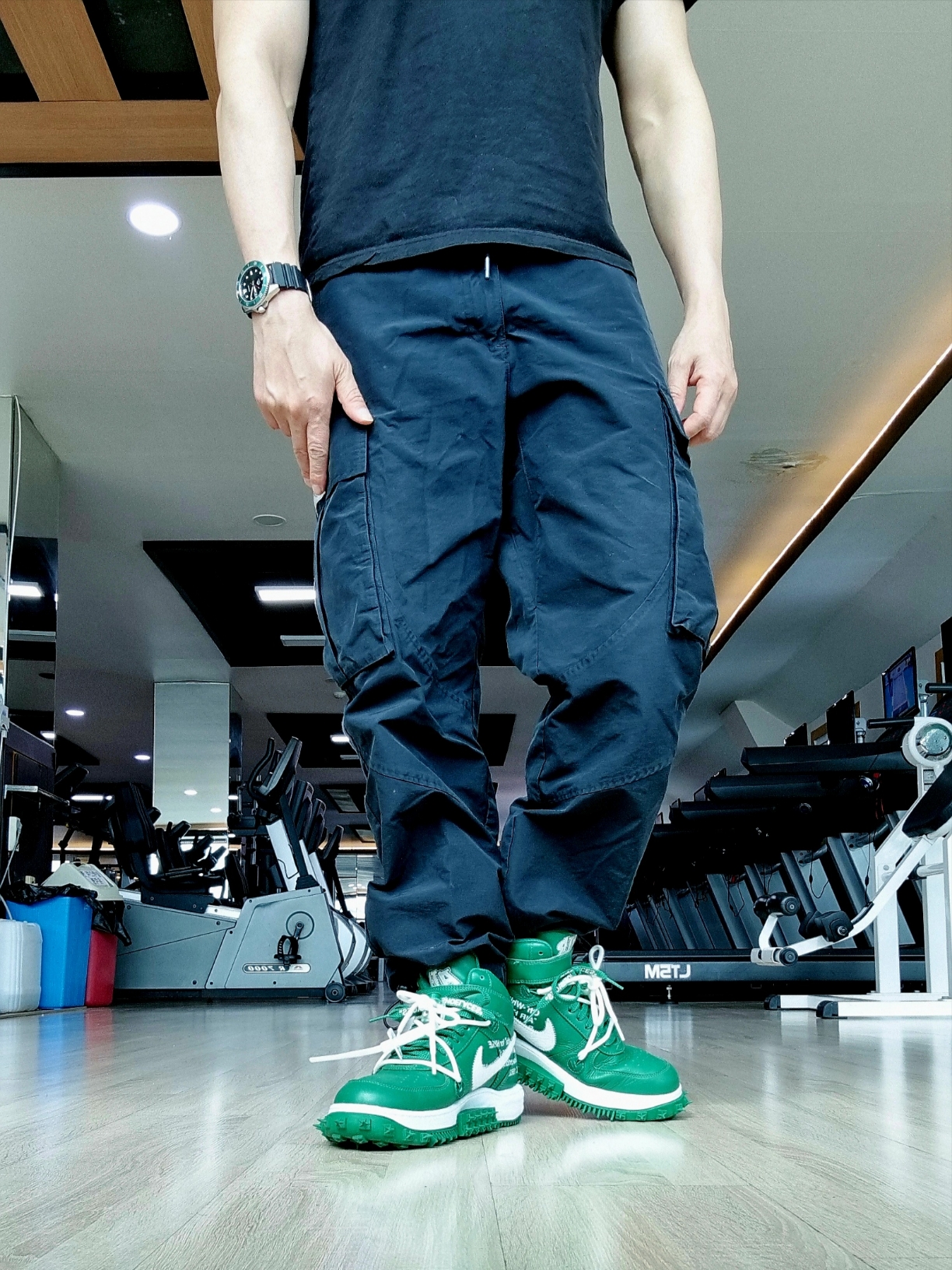 Nike x Off-White Air Force 1 Mid SP Leather Pine Green 착용 스타일 - 1