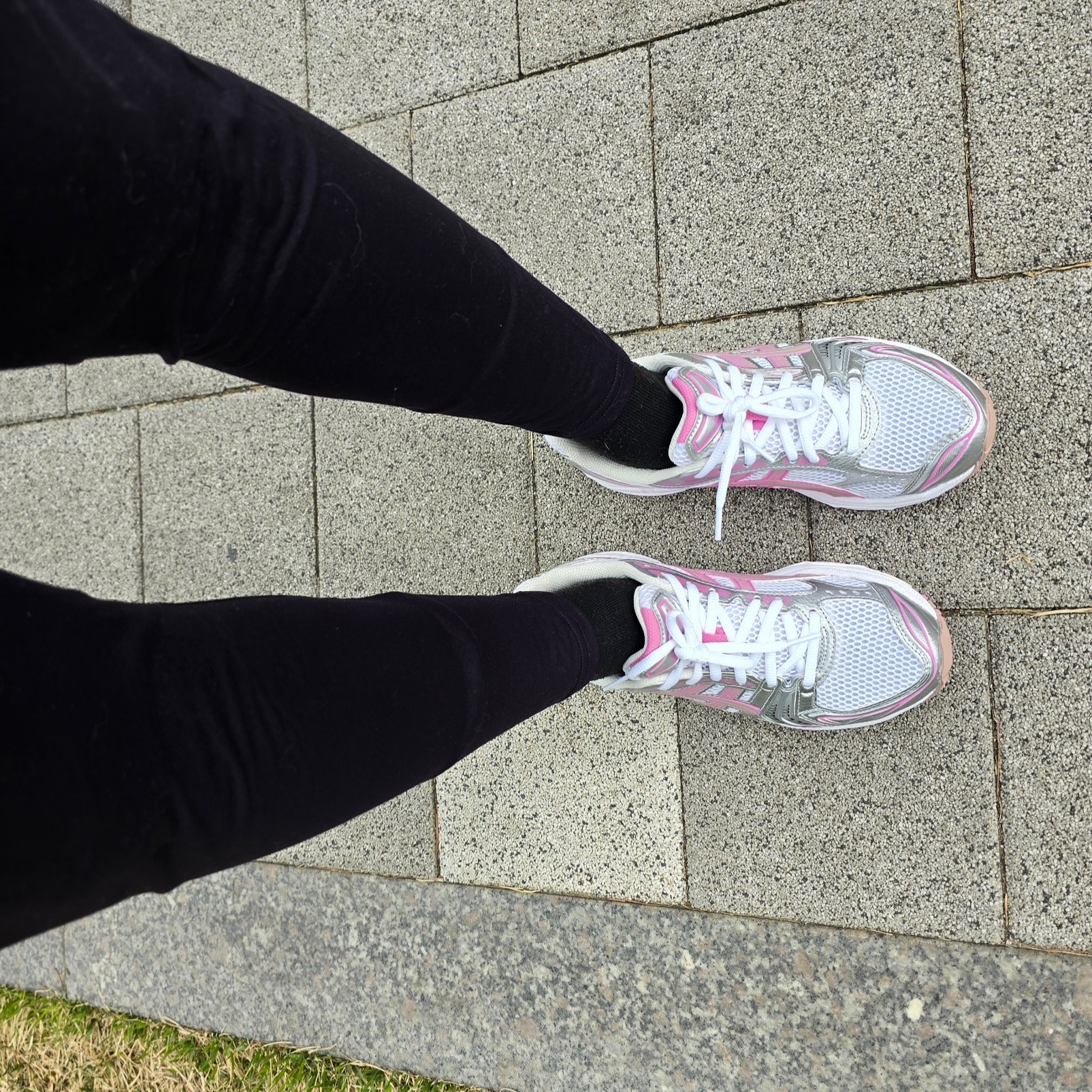 Asics Unlimited Gel-Kayano 14 White Fawn 착용 스타일