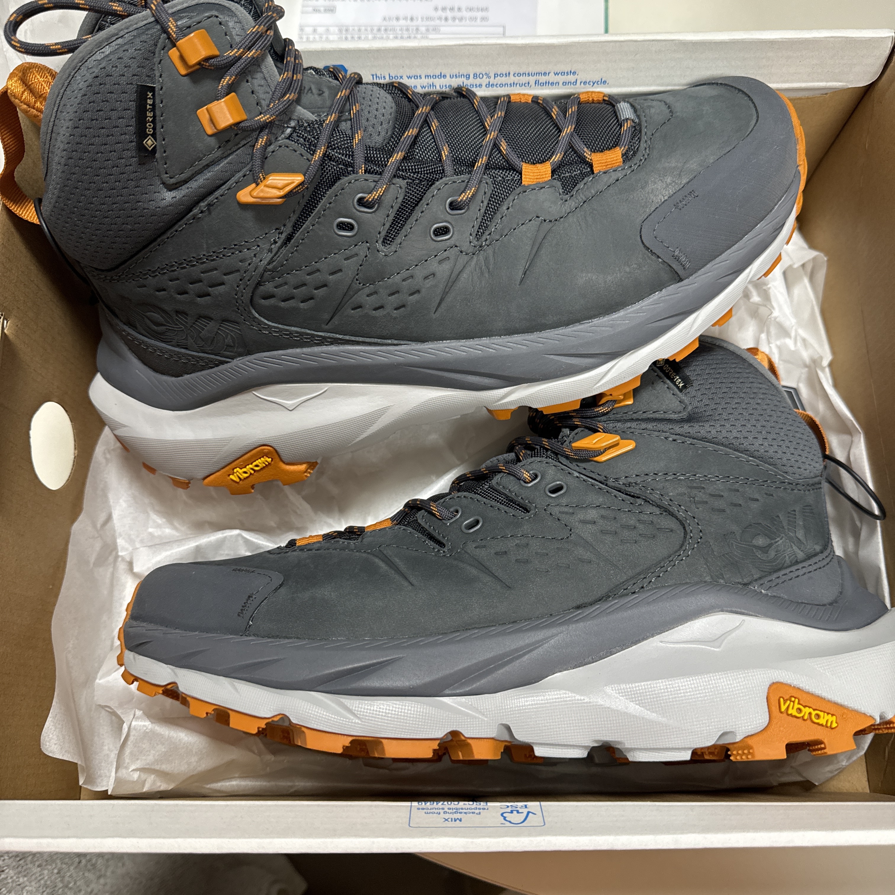Hoka Kaha 2 Gore-Tex Castlerock Harbor Mist 착용 스타일