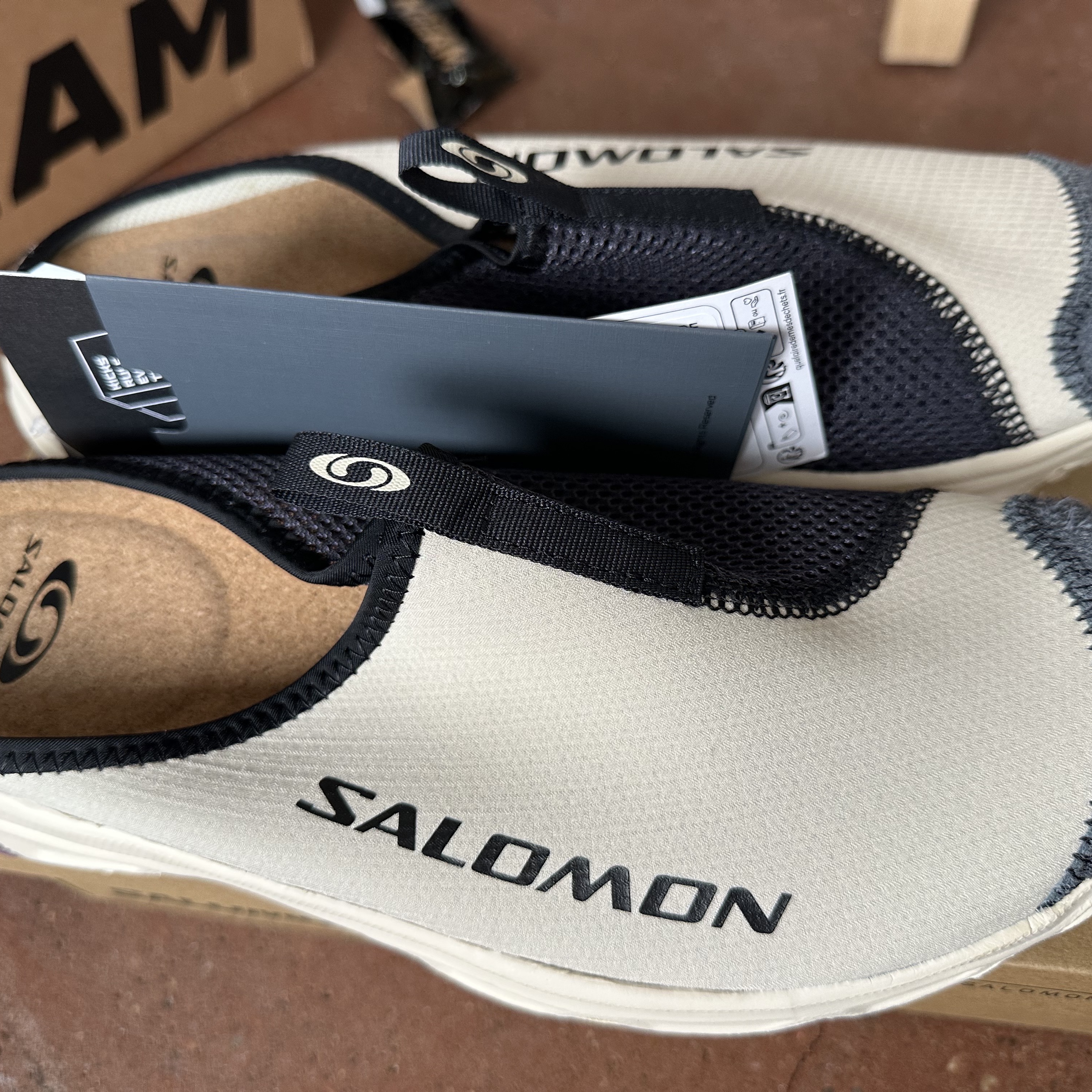 Salomon RX Slide 3.0 Bleached Sand 착용 스타일