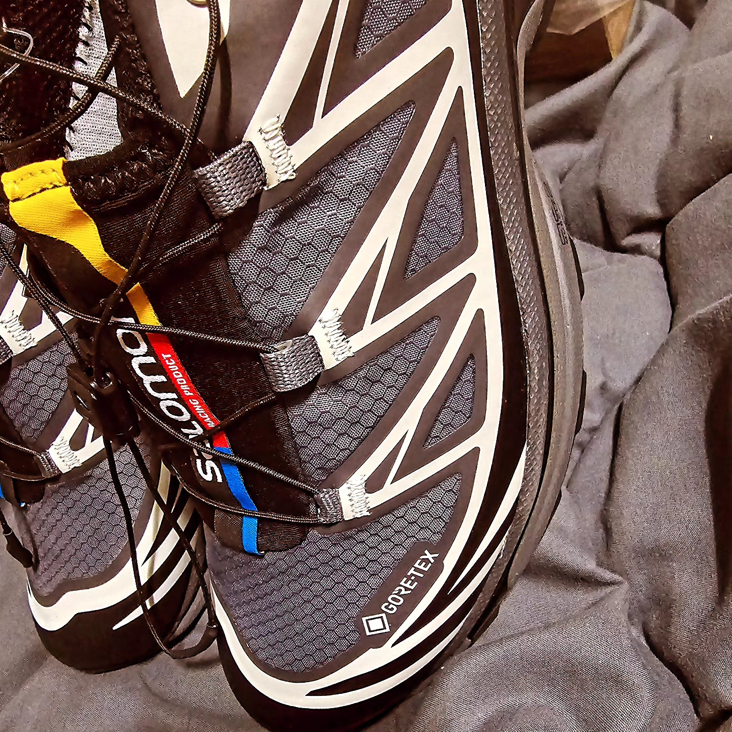 Salomon XT-6 Gore-Tex Black Ebony 착용 스타일 - 3