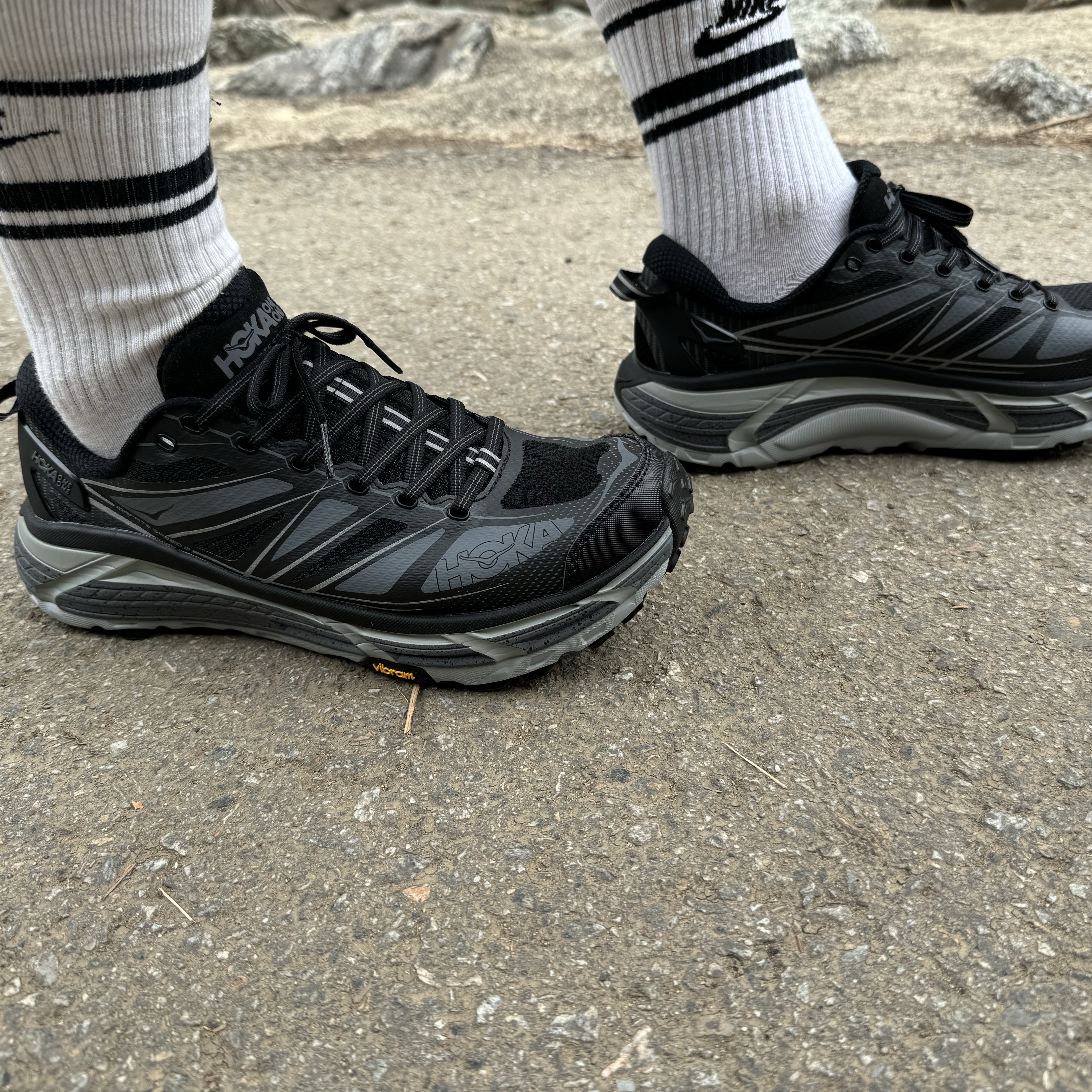 Hoka Mafate Speed 2 Black Castlerock 착용 스타일 - 2
