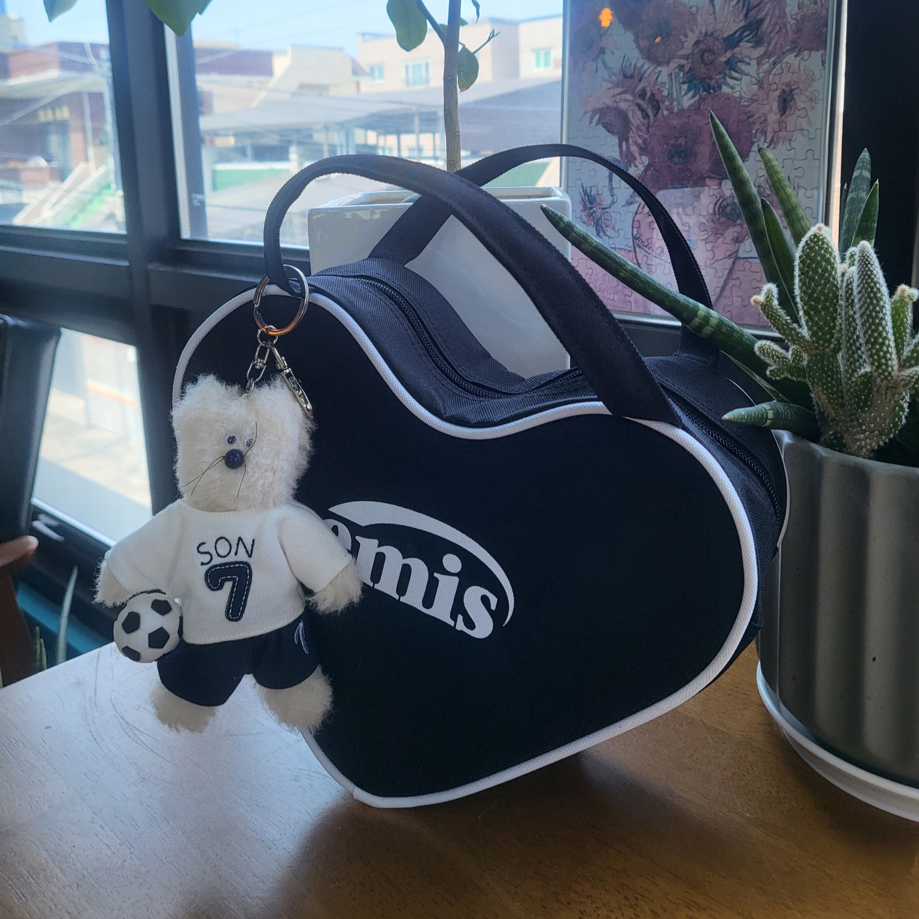 [예약 배송] NOS7 x Monamhee SON.hee Cream, Emis Heart Tote Bag Black 착용 스타일