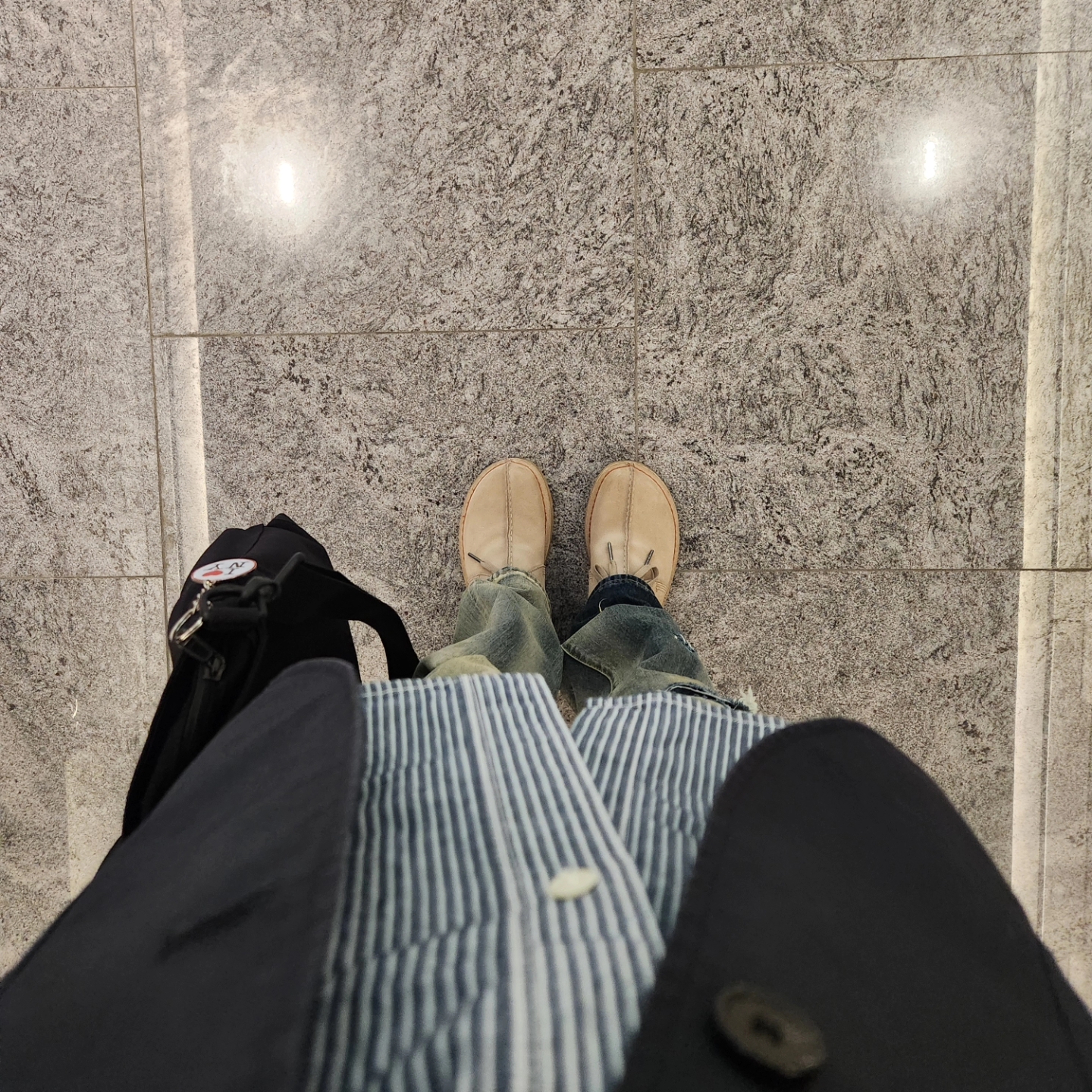 Clarks Desert Trek Suede Sand 착용 스타일 - 2