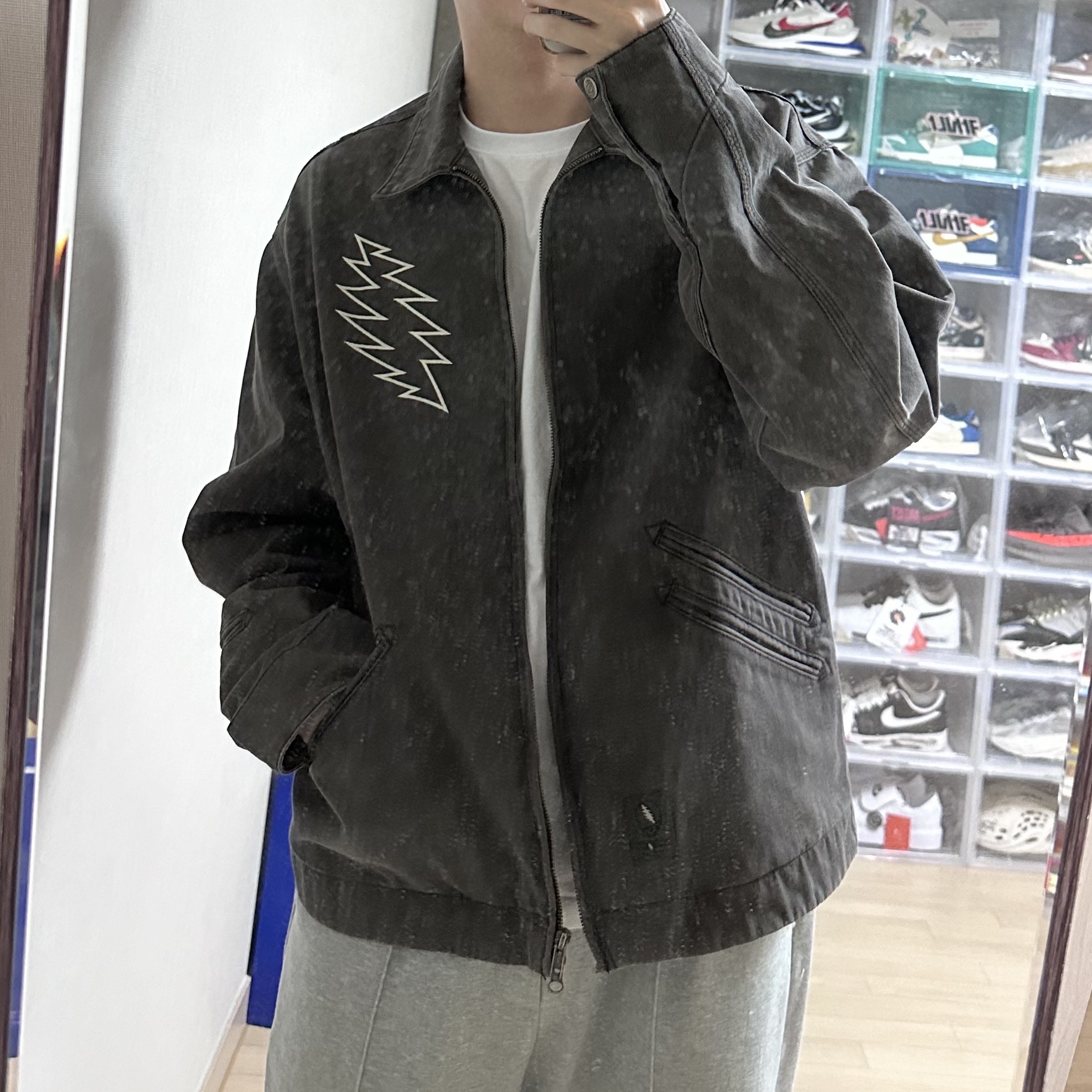 Thisisneverthat x Grateful Dead Lightning Carpenter Jacket Off Black 착용 스타일