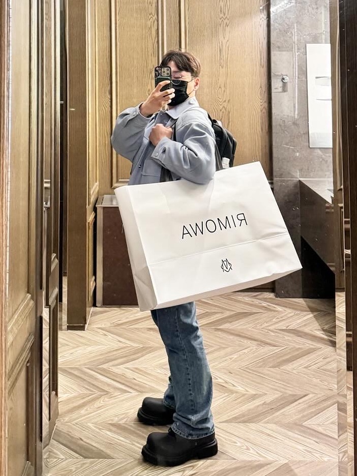 Rimowa Original Pilot Case Silver 착용 스타일 - 2