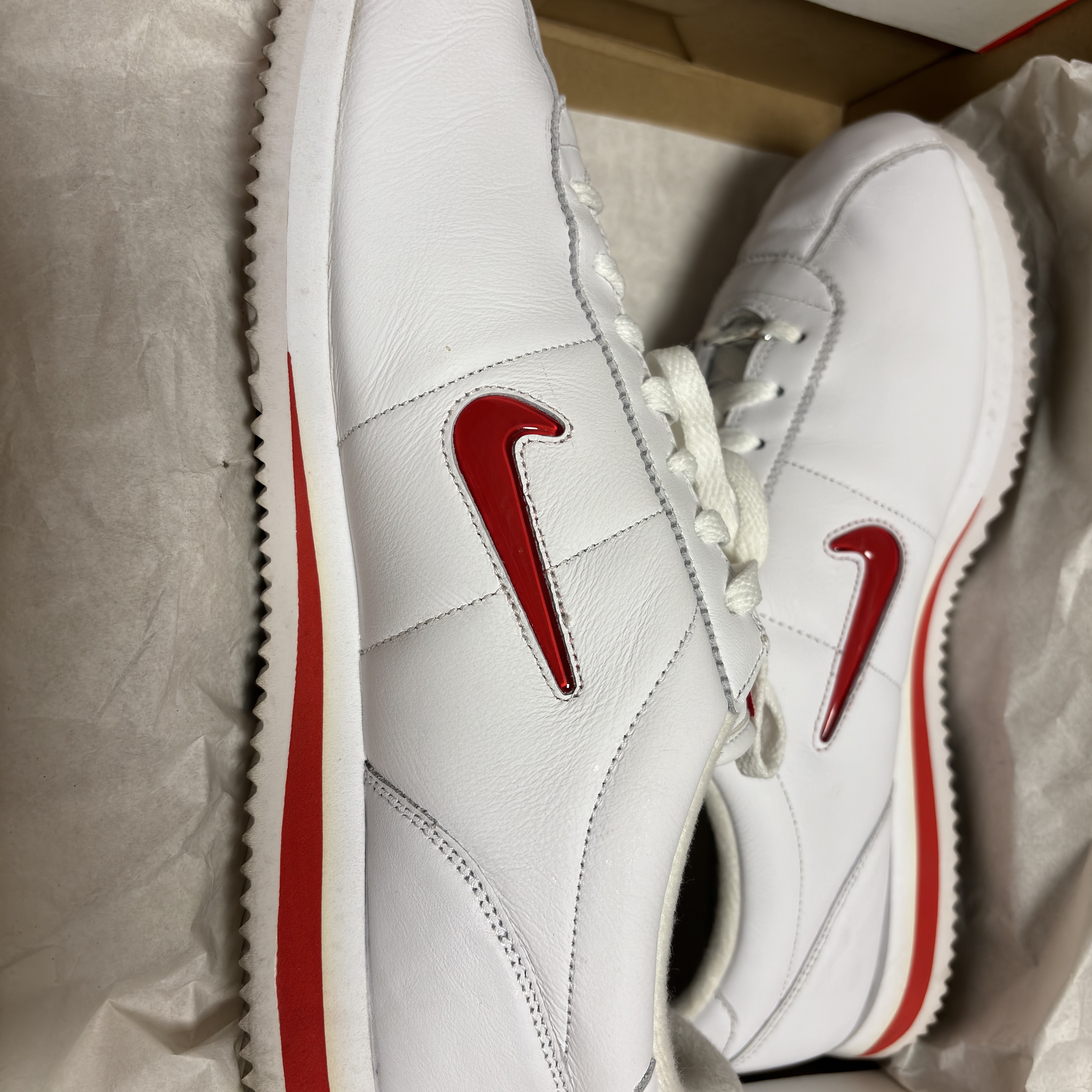 Nike Cortez Basic Jewel Rare Ruby 착용 스타일 - 2