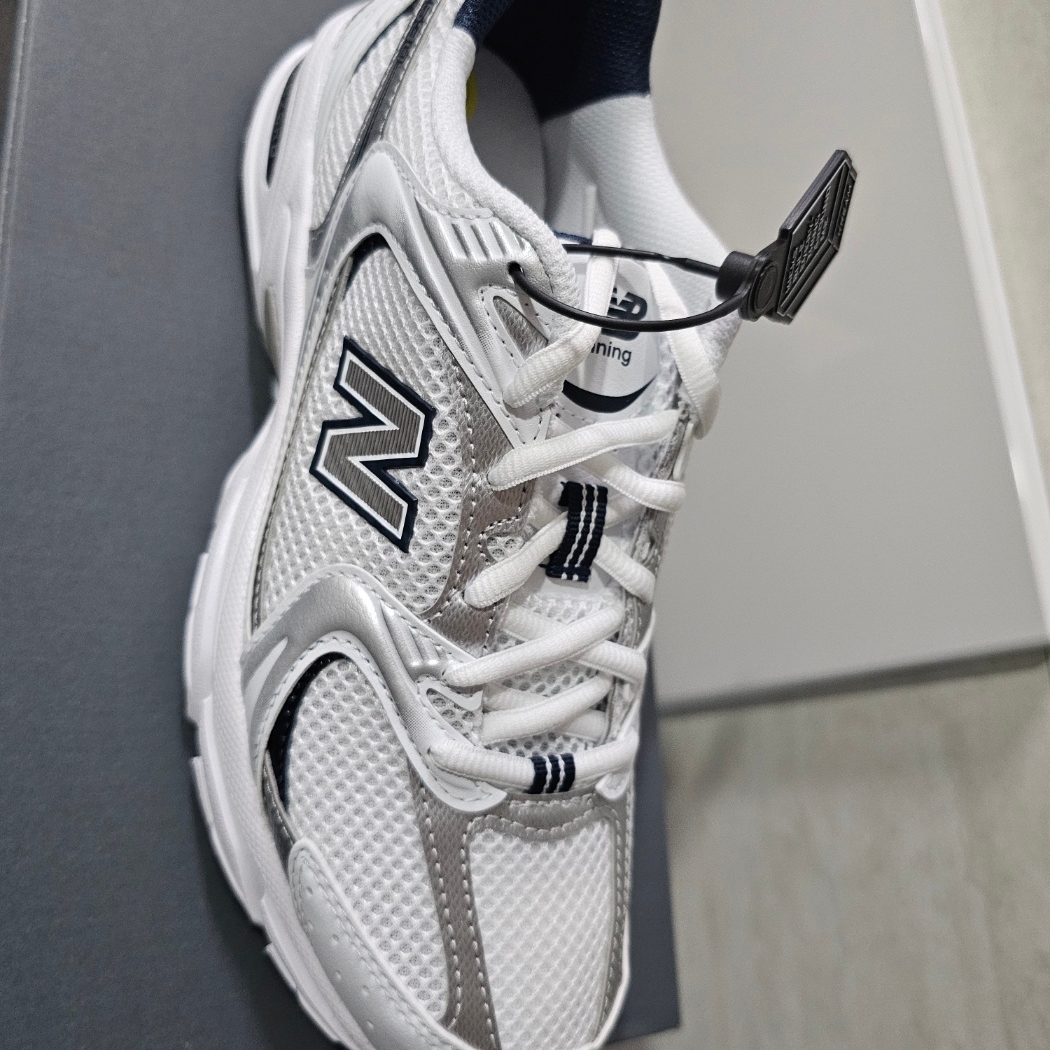 New Balance 530 White 착용 스타일 - 2