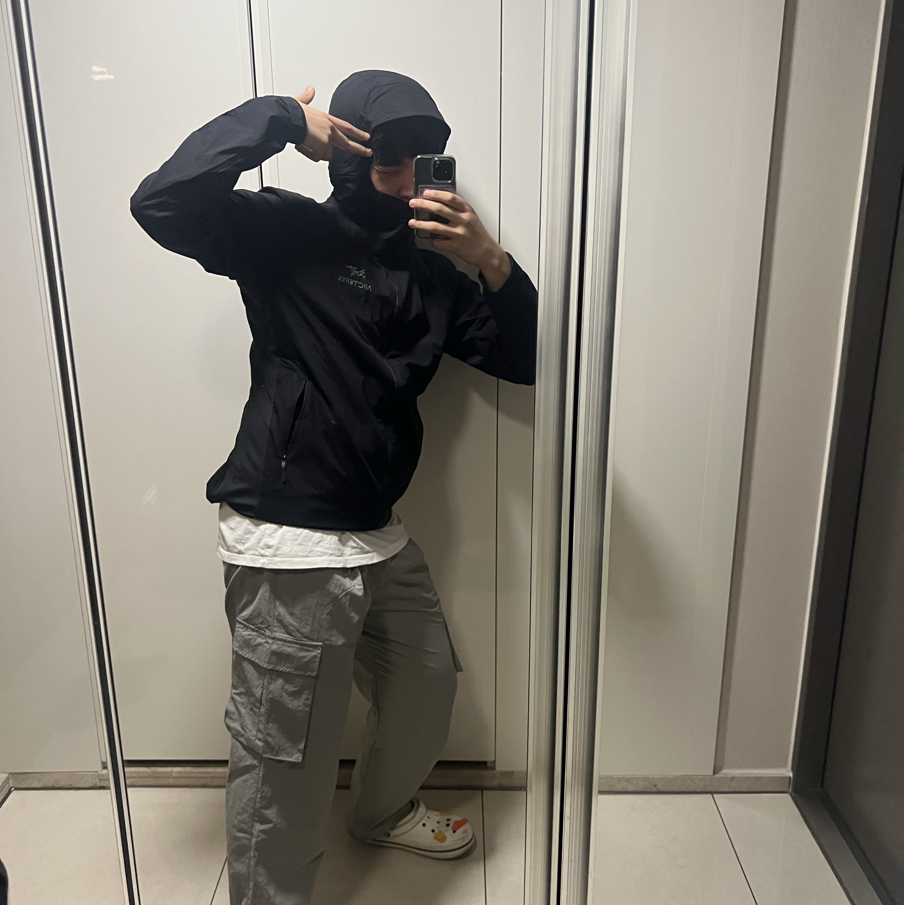Arc'teryx Atom SL Hoody Black 착용 스타일 - 2