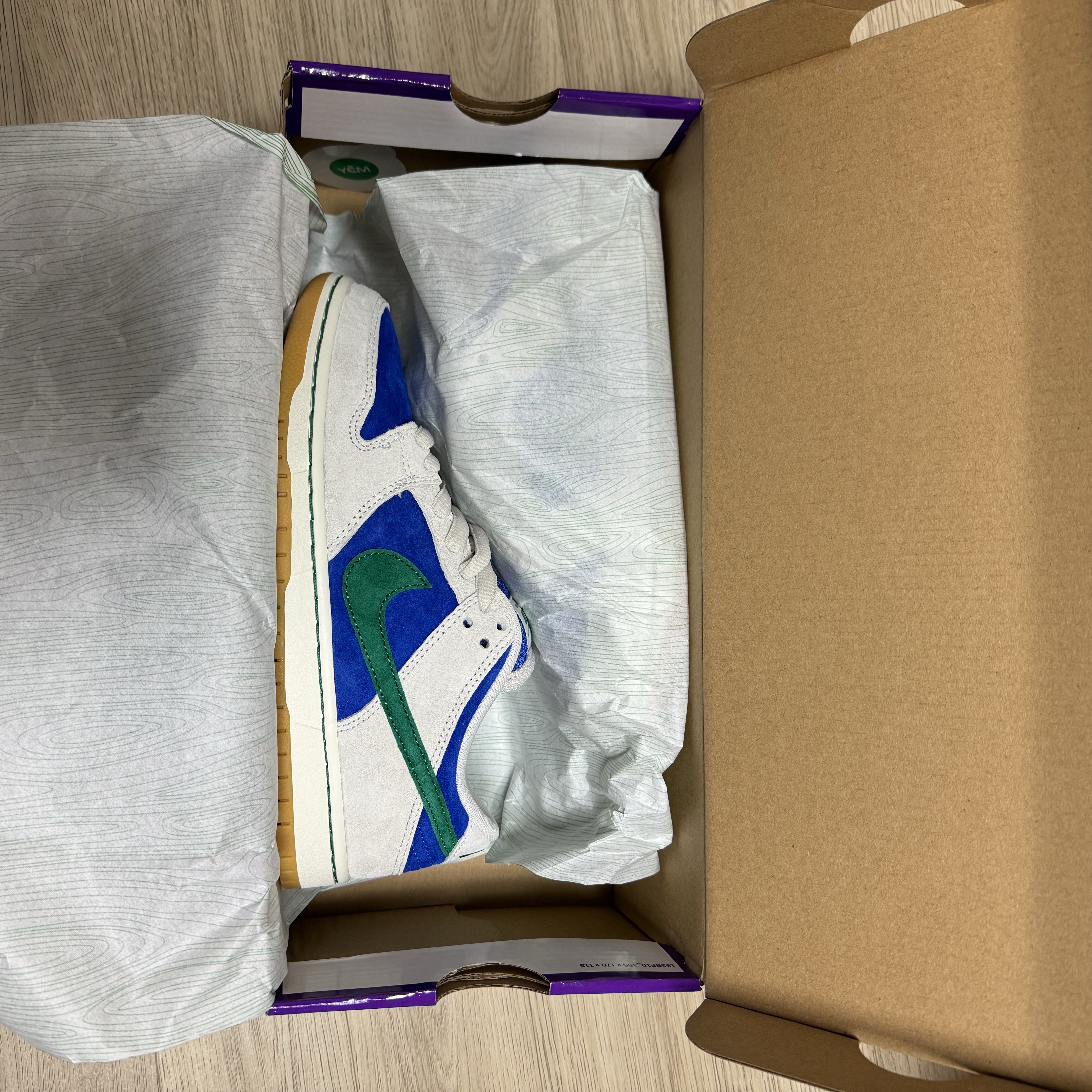 Nike SB Dunk Low Pro Phantom and Hyper Royal 착용 스타일 - 2