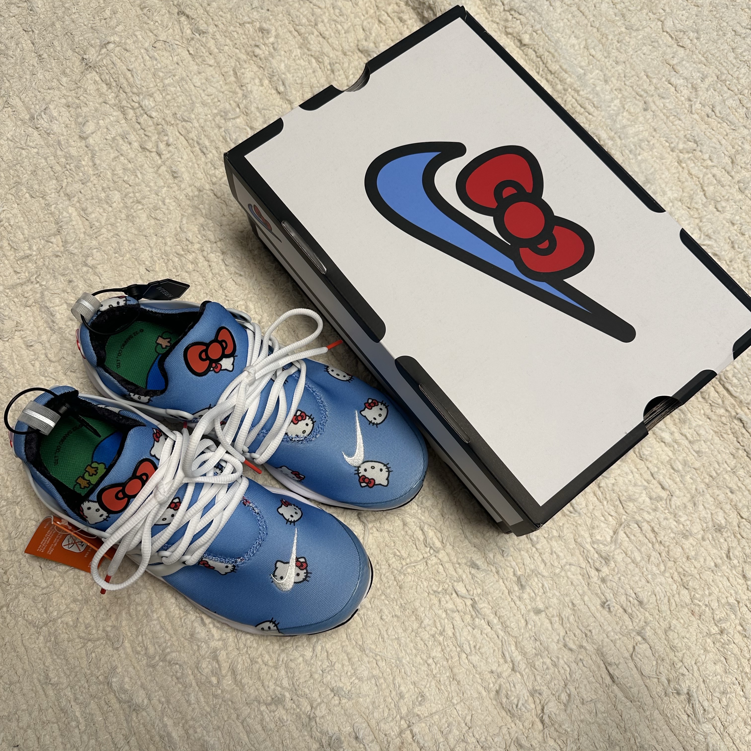 Nike x Hello Kitty Air Presto University Blue 착용 스타일 - 2