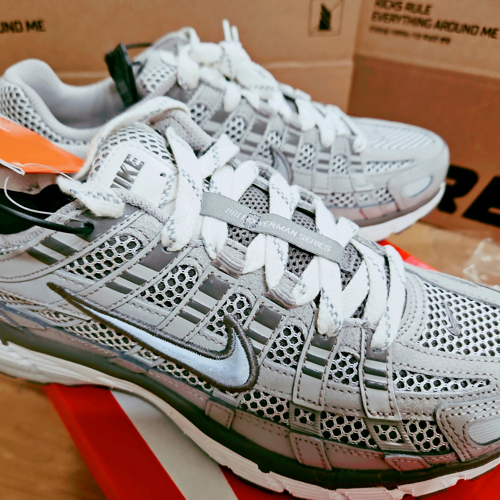 Nike P-6000 PRM Light Iron Ore 착용 스타일