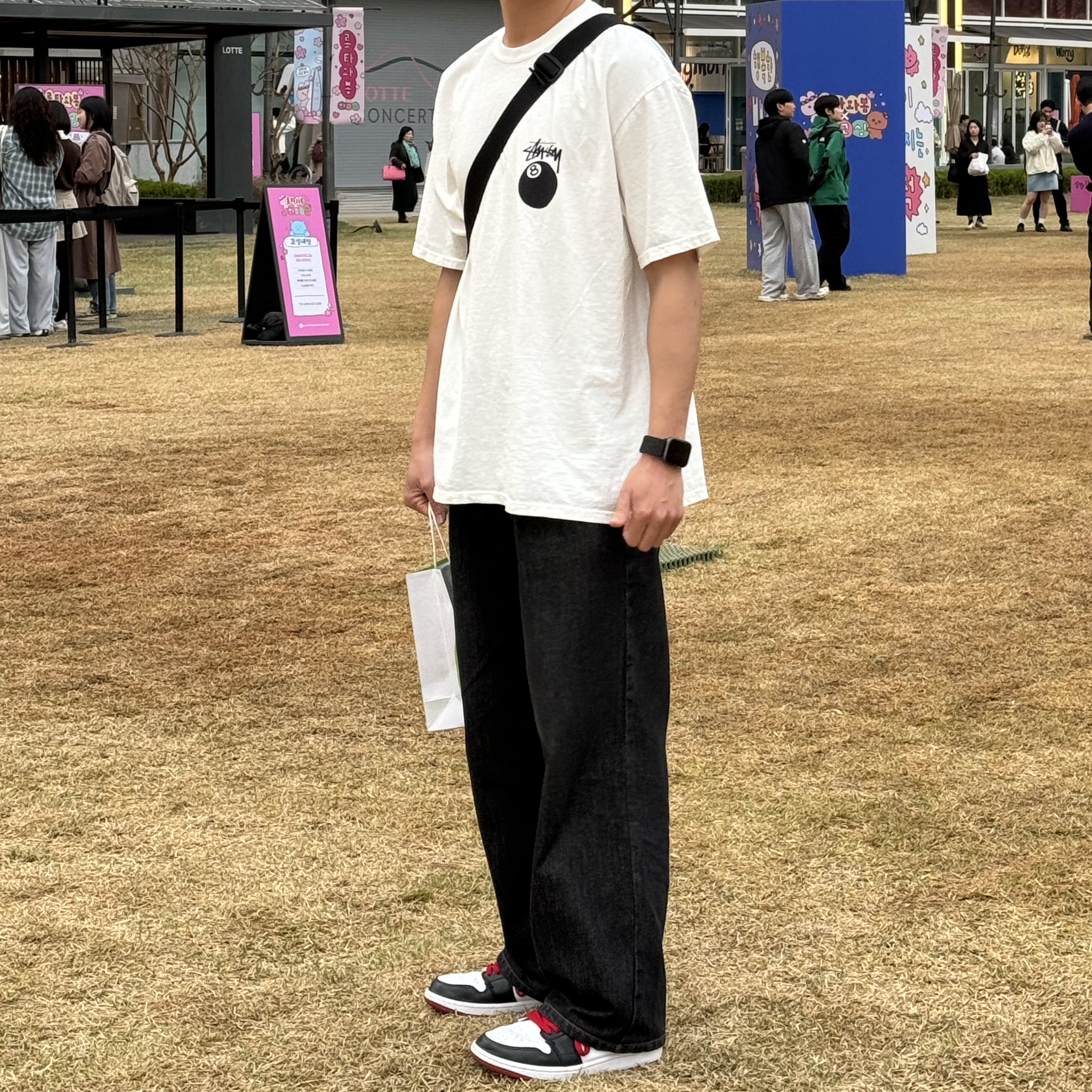 Stussy 8 Ball Pigment Dyed T-Shirt Natural, Jordan 1 Retro Low OG Black Toe 착용 스타일 - 1
