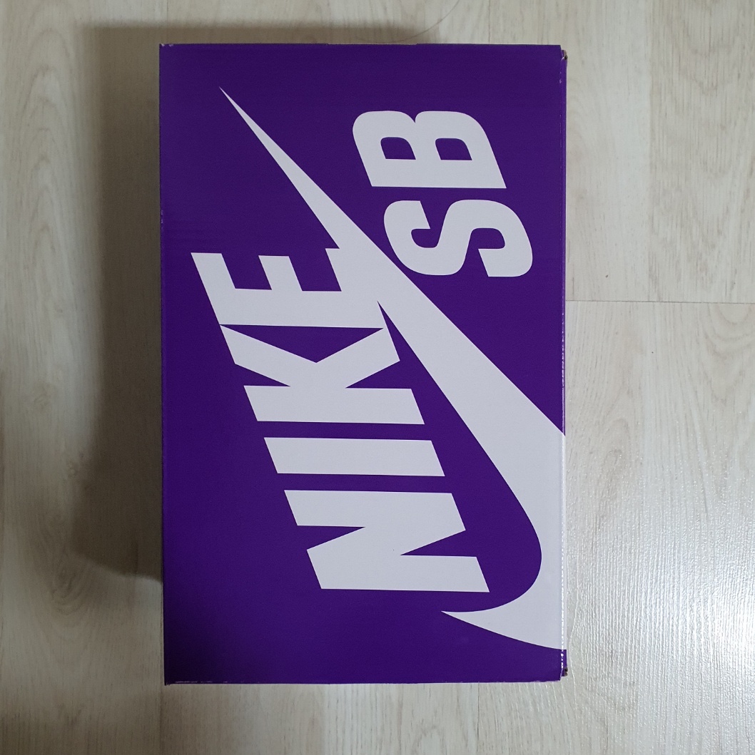 Nike SB Dunk Low Pro Phantom and Hyper Royal 착용 스타일 - 1