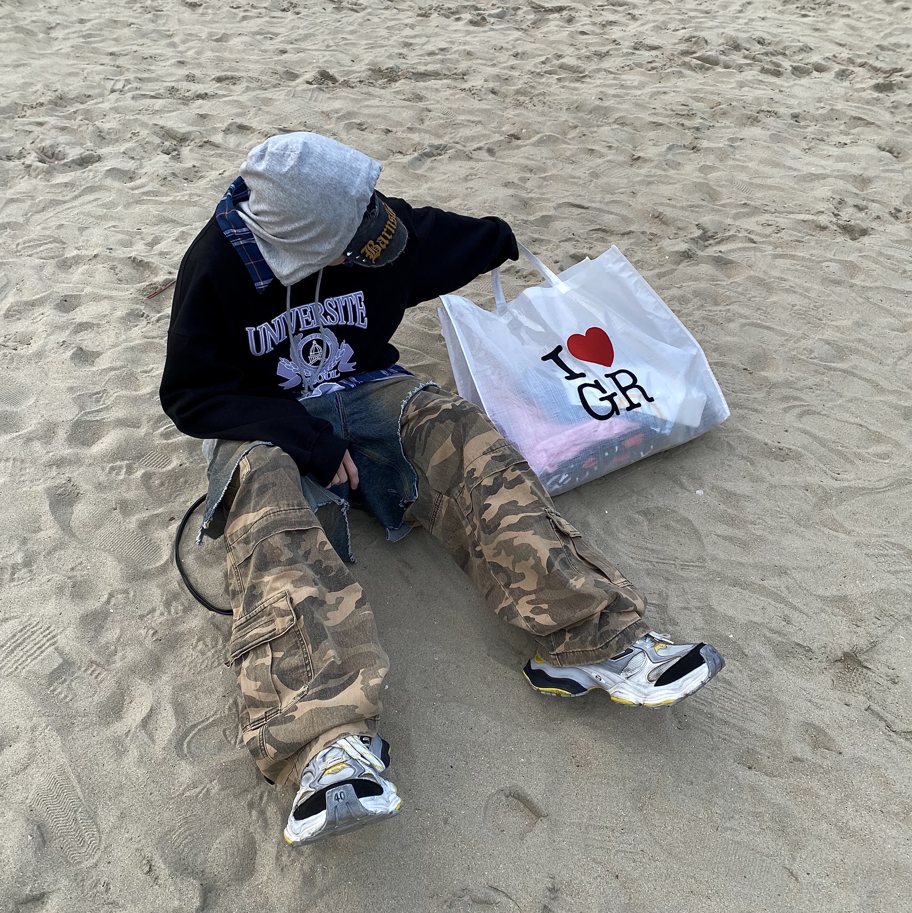 Project G/R 3 Layered Top Black, Project G/R Layered Cargo Denim Pants Blue Camo 착용 스타일 - 1