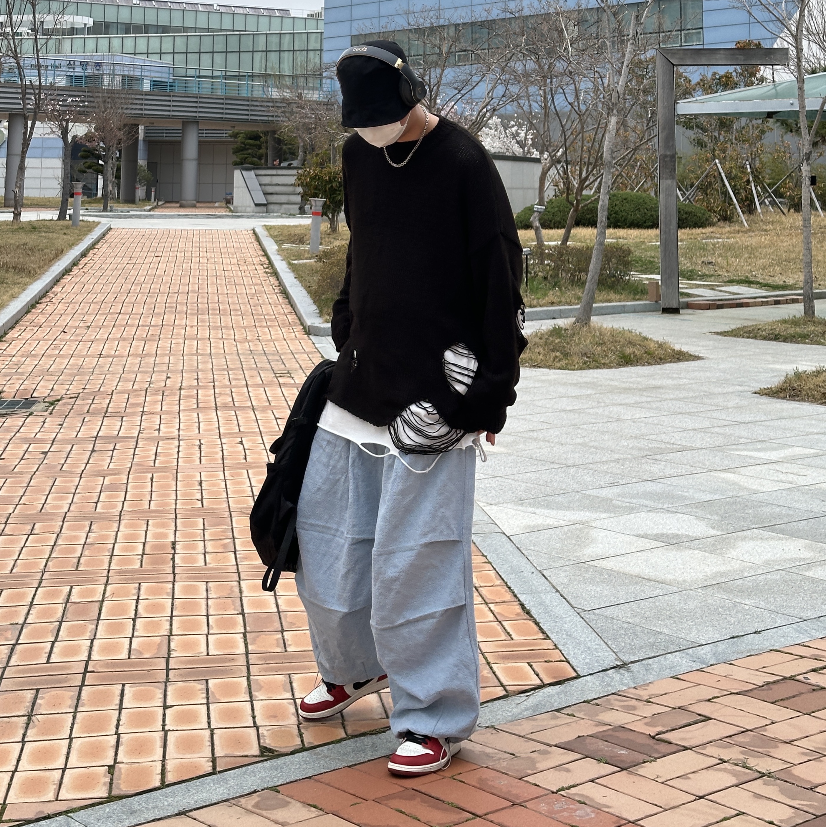 Supreme Floating Keychain Red - 23FW, Jordan 1 Retro High OG Chicago 2022 착용 스타일 - 1