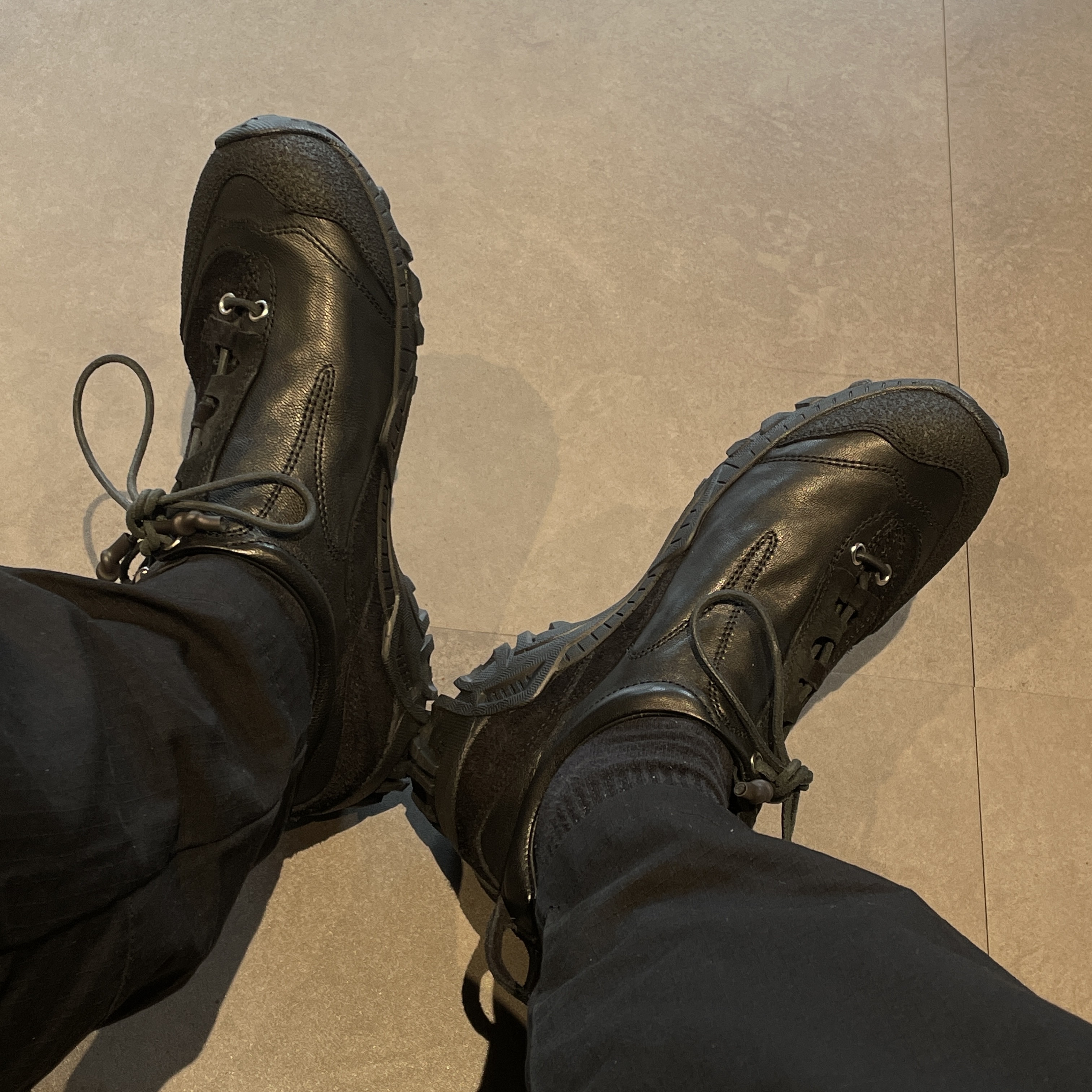 Our Legacy Gabe Stealth Black Leather 착용 스타일