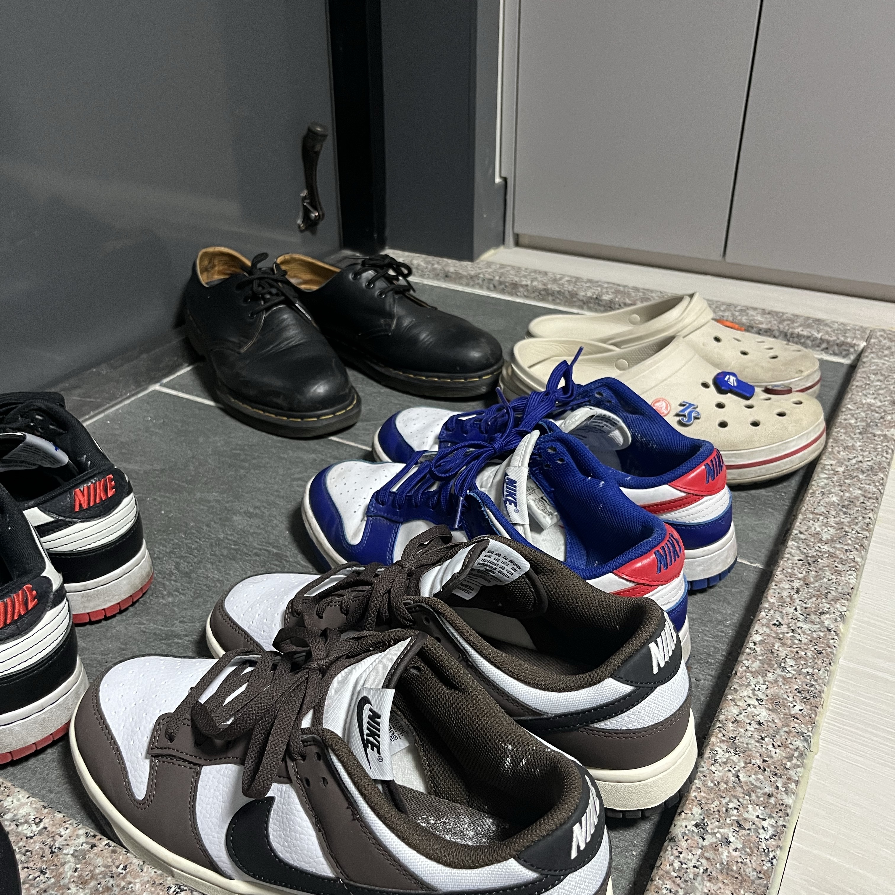 Nike Dunk Low Retro Next Nature Baroque Brown White, Nike x NBA Dunk Low Retro EMB Black and Chile Red 착용 스타일