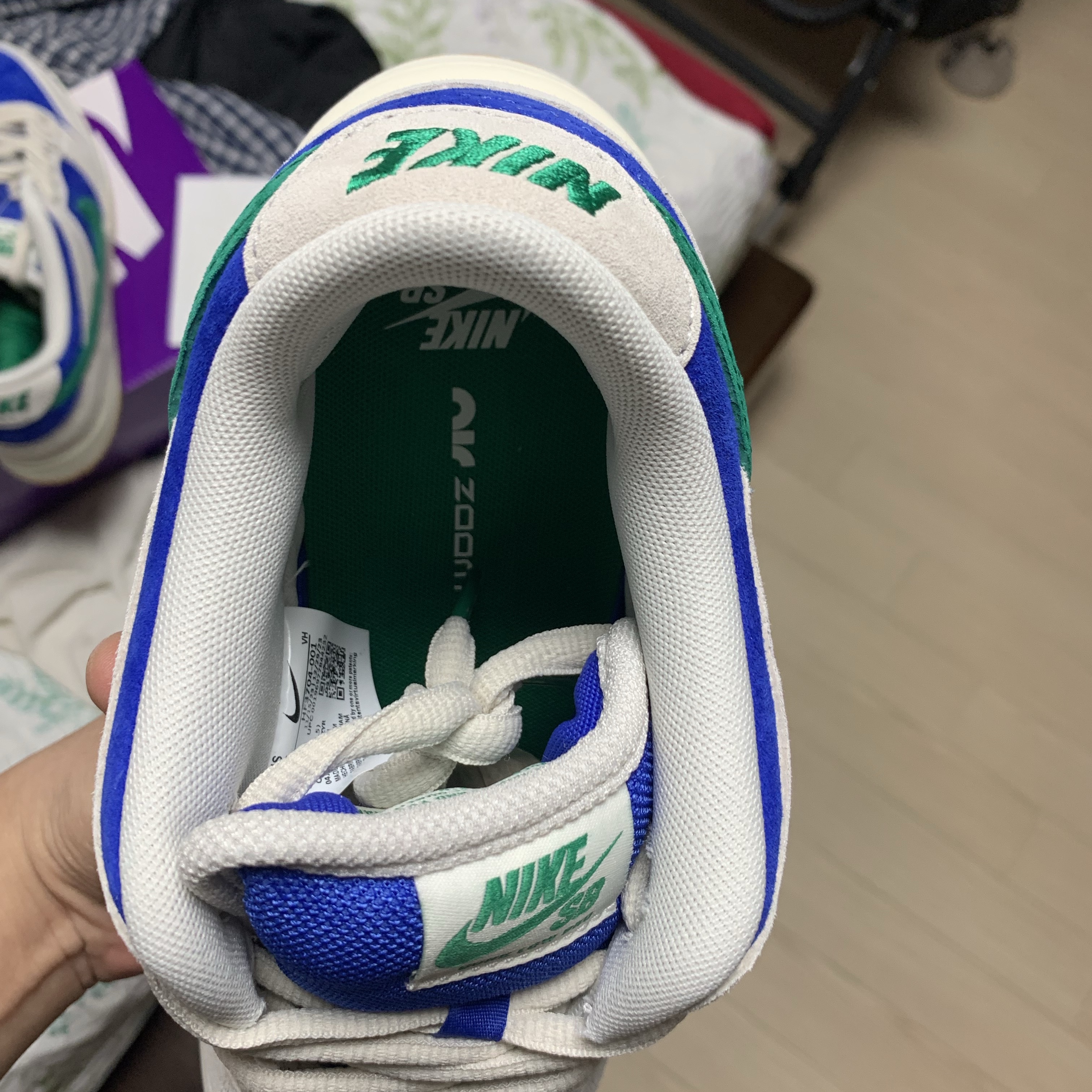 Nike SB Dunk Low Pro Phantom and Hyper Royal 착용 스타일 - 7