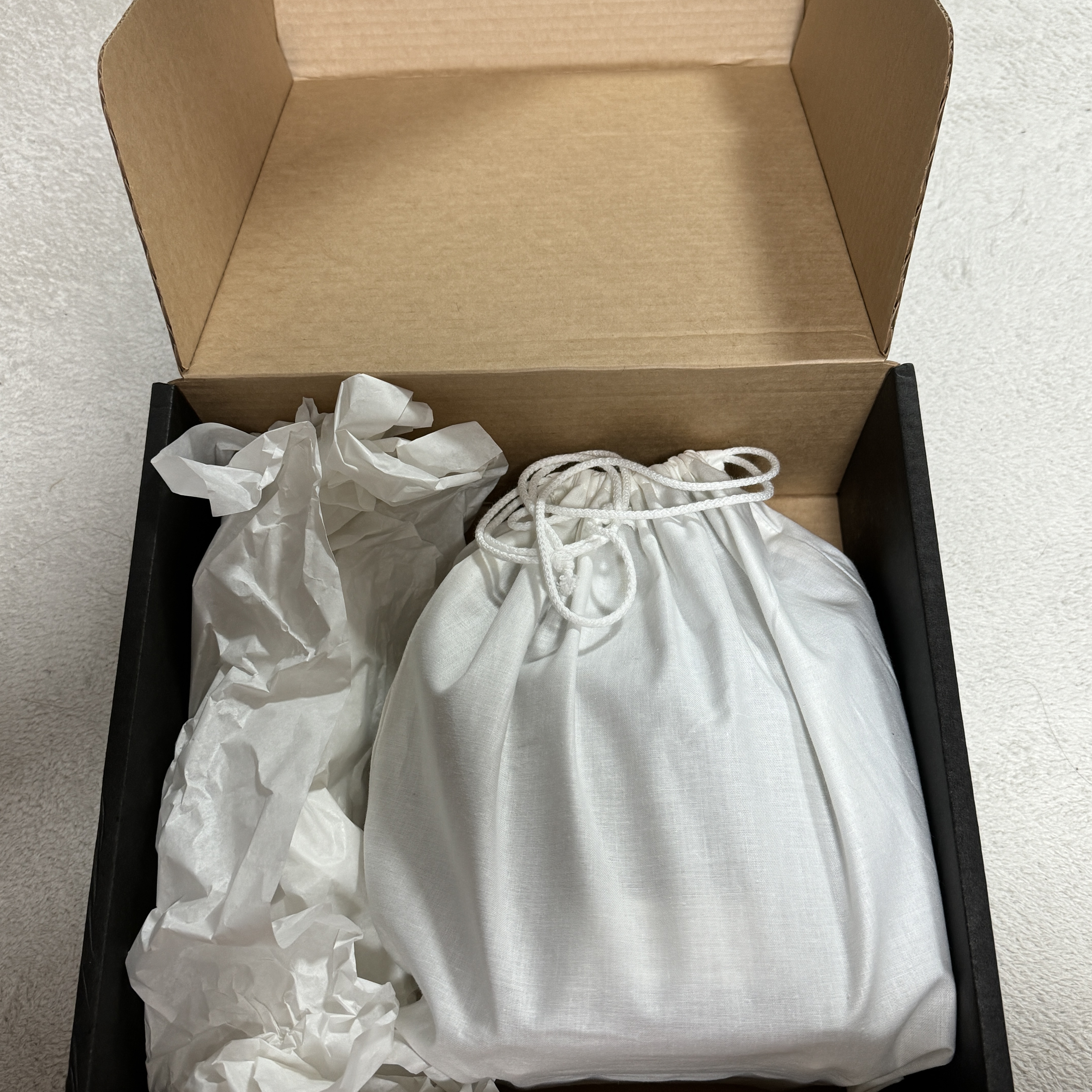 Maison Margiela 5AC Bucket Bag Black 착용 스타일 - 2