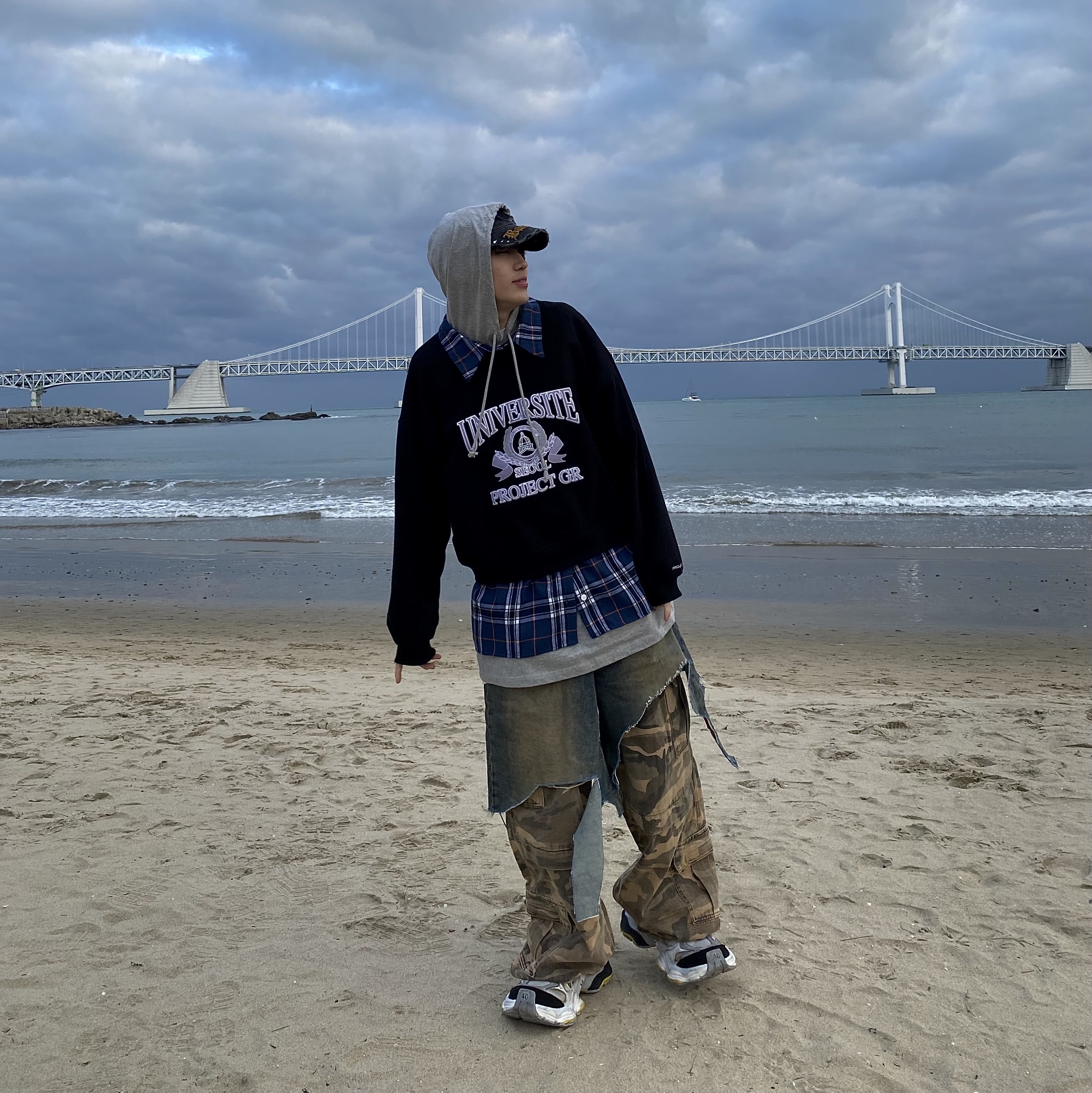 Project G/R 3 Layered Top Black, Project G/R Layered Cargo Denim Pants Blue Camo 착용 스타일 - 3