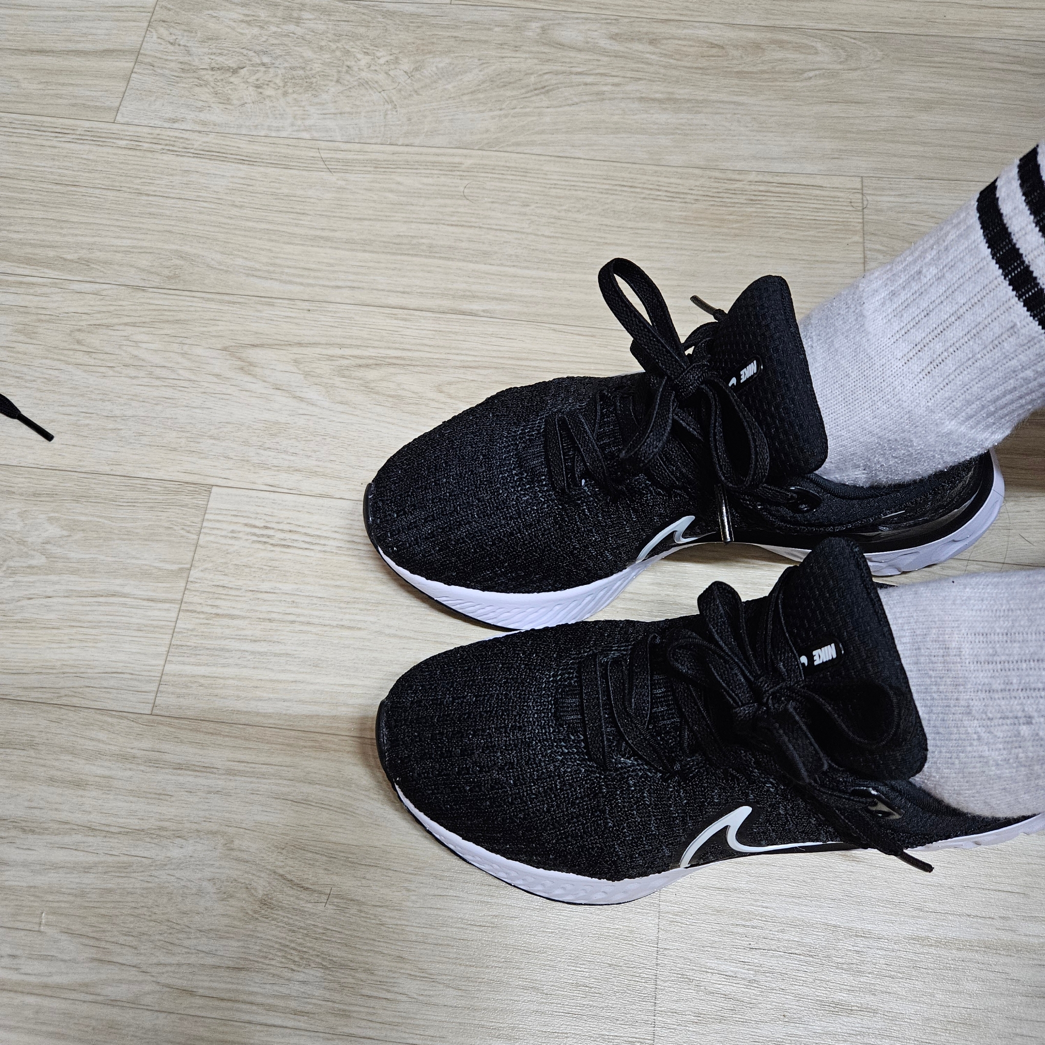 (W) Nike React Infinity Run Flyknit 3 Black White 착용 스타일