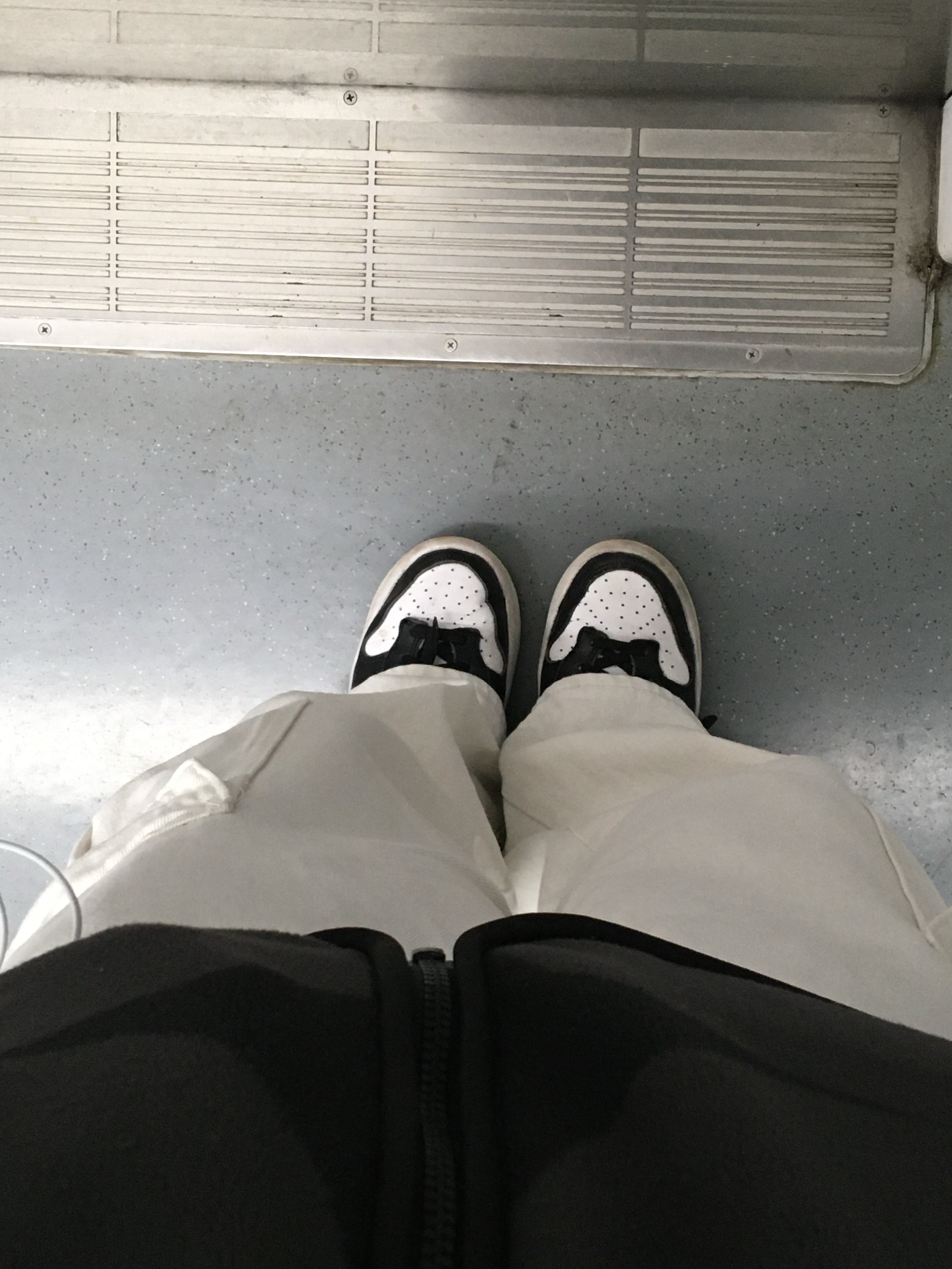 (W) Nike Dunk High Up Black and White, (Kids) Uniqlo x Marimekko Girls Fleece Full Zip Jacket Dark Gray 착용 스타일 - 3