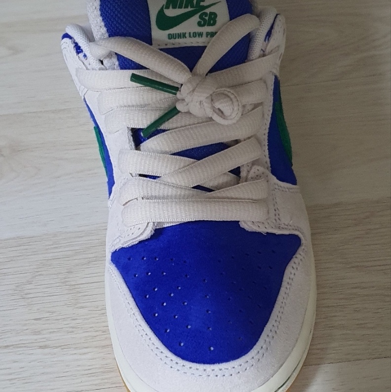 Nike SB Dunk Low Pro Phantom and Hyper Royal 착용 스타일 - 5