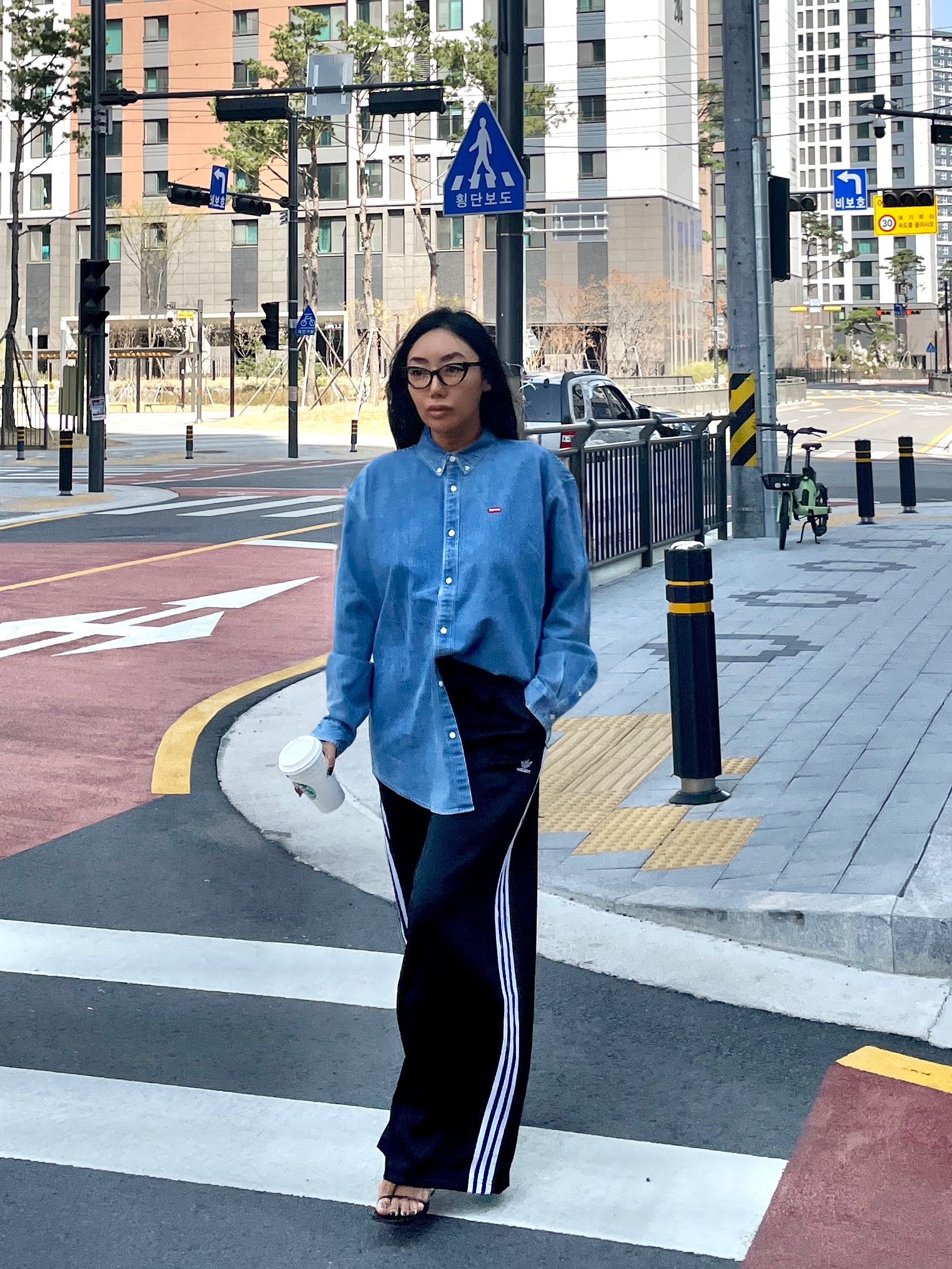 Supreme Small Box Shirt Denim - 23FW, (W) Adidas Adicolor Classic Wide Leg Pants Black - KR Sizing 착용 스타일 - 3
