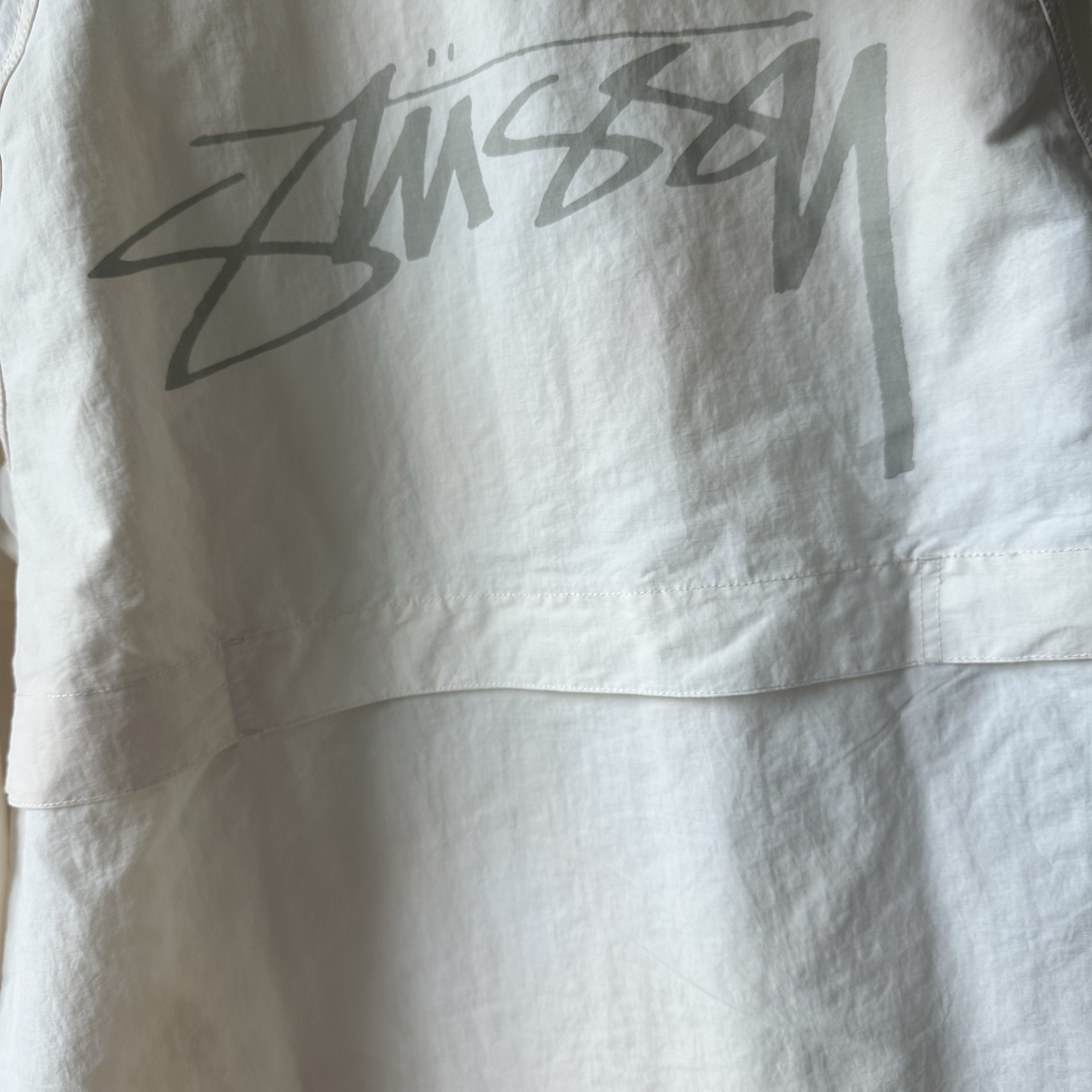 Stussy Wave Dye Beach Shell Jacket Bone 착용 스타일 - 2