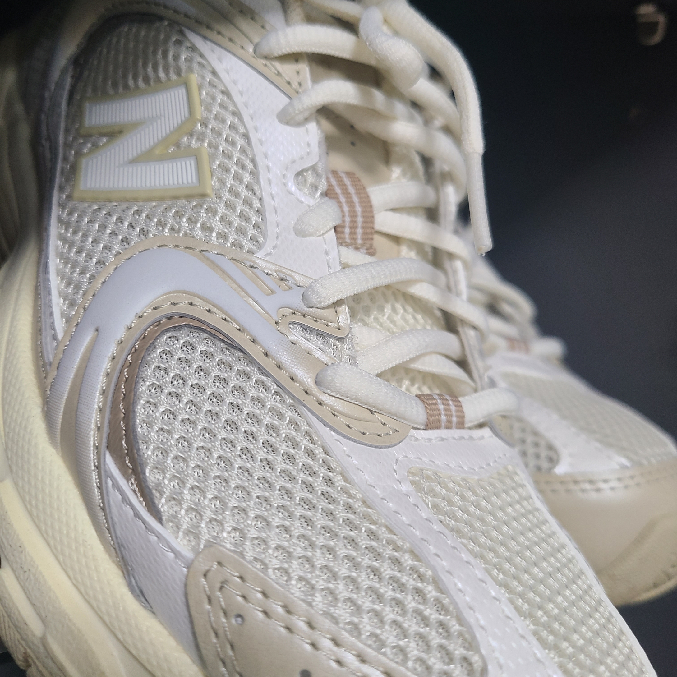 New Balance 530 Beige Angora 착용 스타일